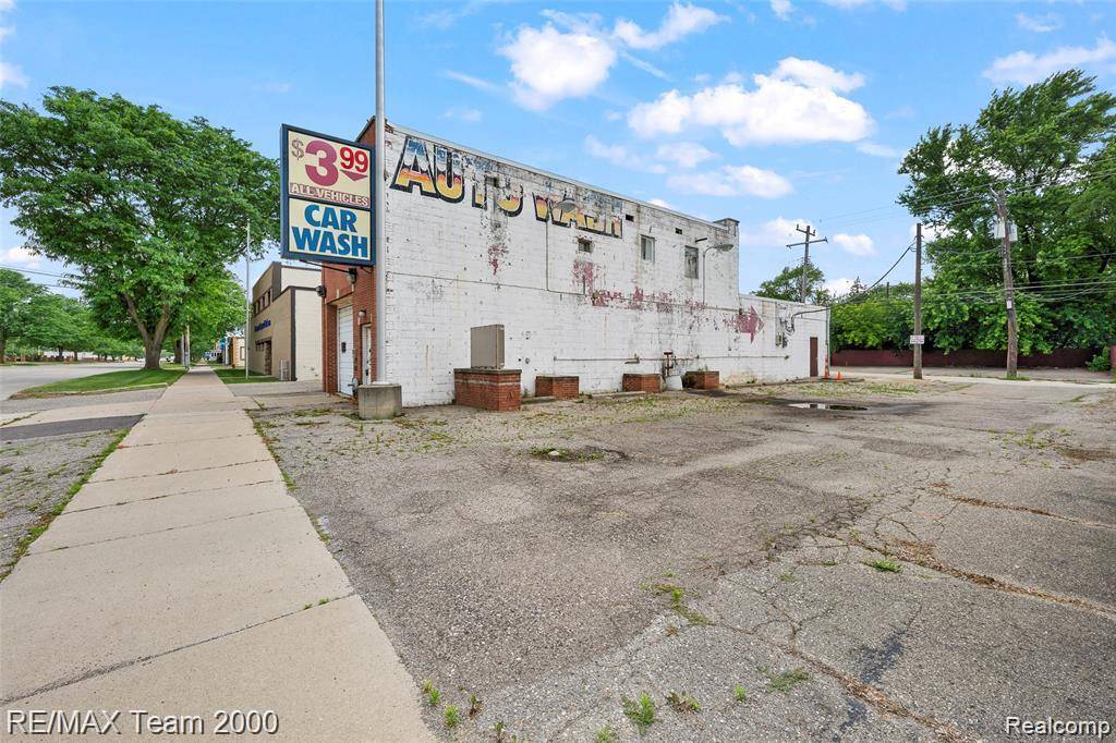 Redford, MI 48239,25120 5 Mile RD