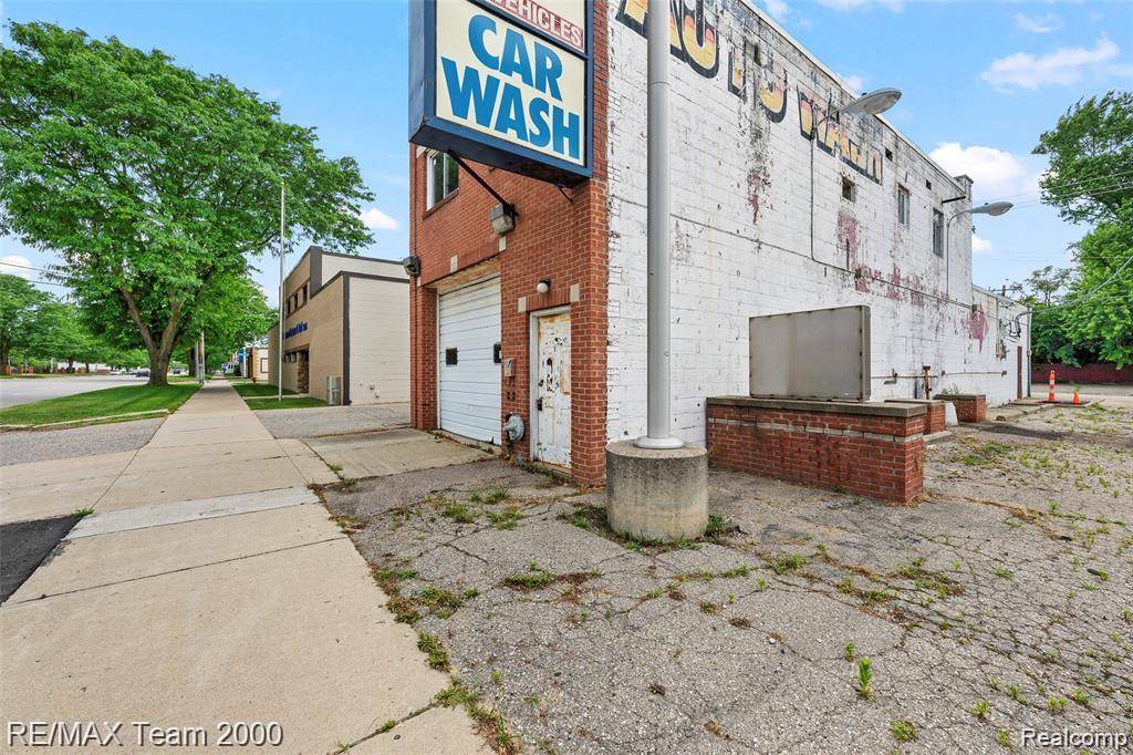 Redford, MI 48239,25120 5 Mile RD