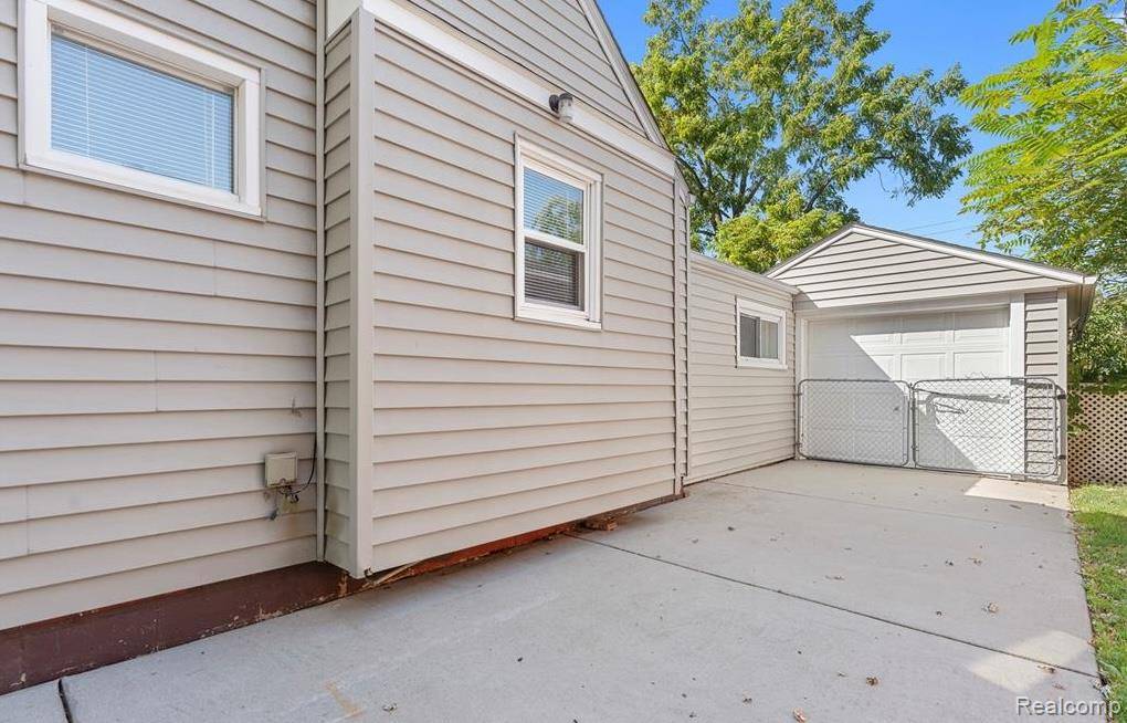 Dearborn Heights, MI 48125,4924 Huron ST