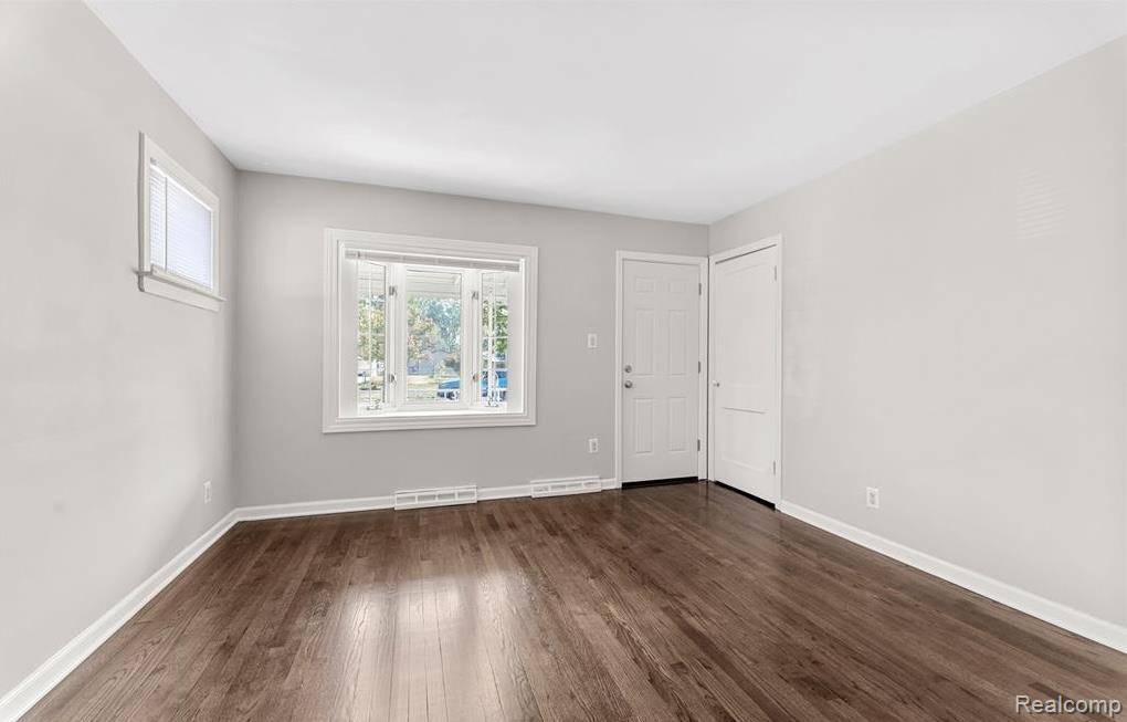 Dearborn Heights, MI 48125,4924 Huron ST