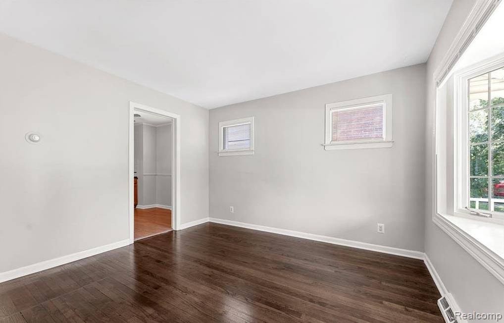 Dearborn Heights, MI 48125,4924 Huron ST