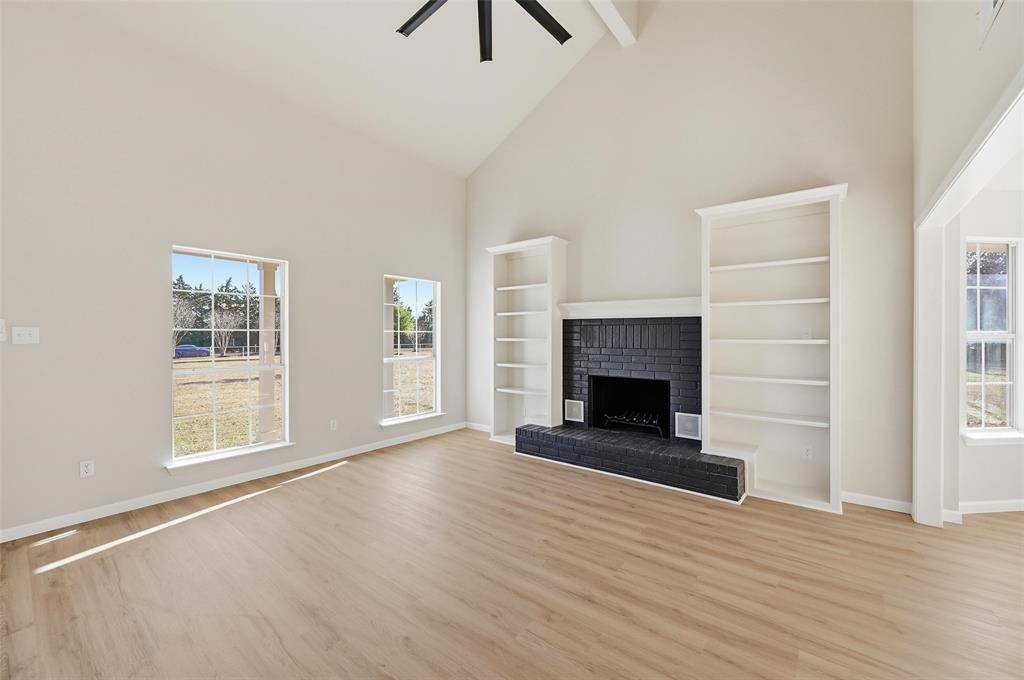 Waxahachie, TX 75167,130 Spring Lake Circle