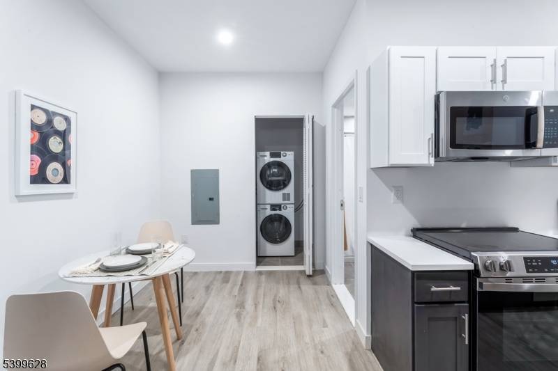 Newark City, NJ 07102,10 Commerce Ct #2I