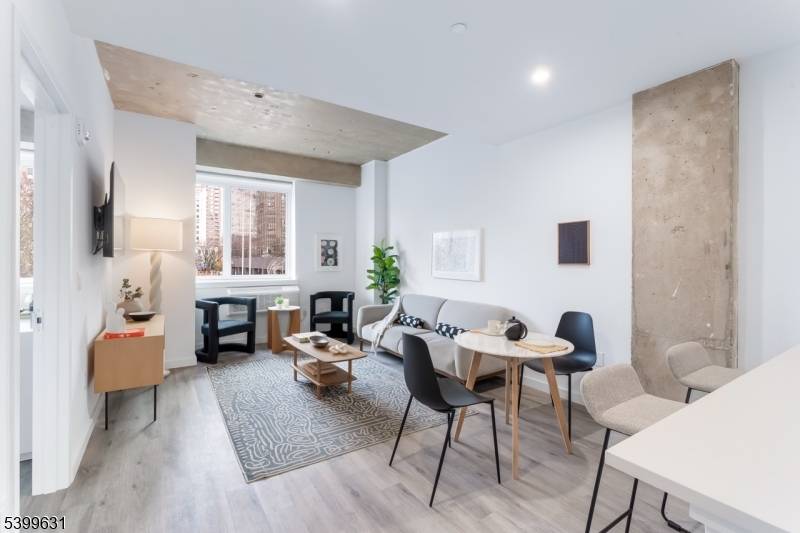 Newark City, NJ 07102,10 Commerce Ct #2J