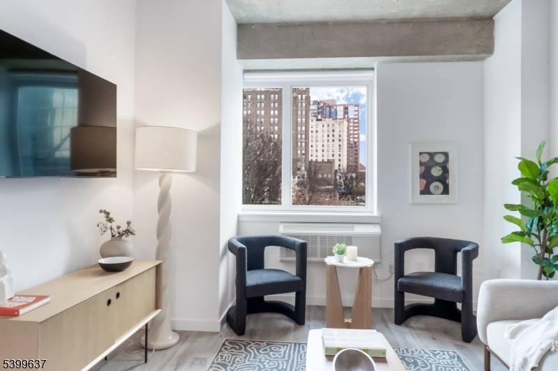 Newark City, NJ 07102,10 Commerce Ct #7H