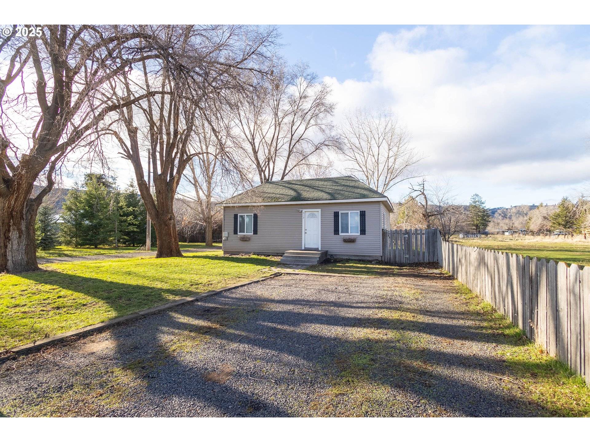 La Grande, OR 97850,512 20TH ST