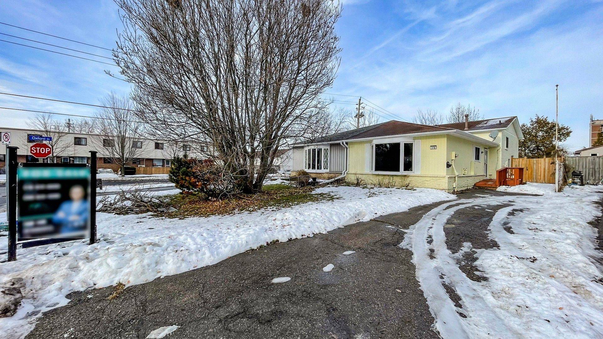 Oshawa, ON L1J 6X7,376 Calvert CT