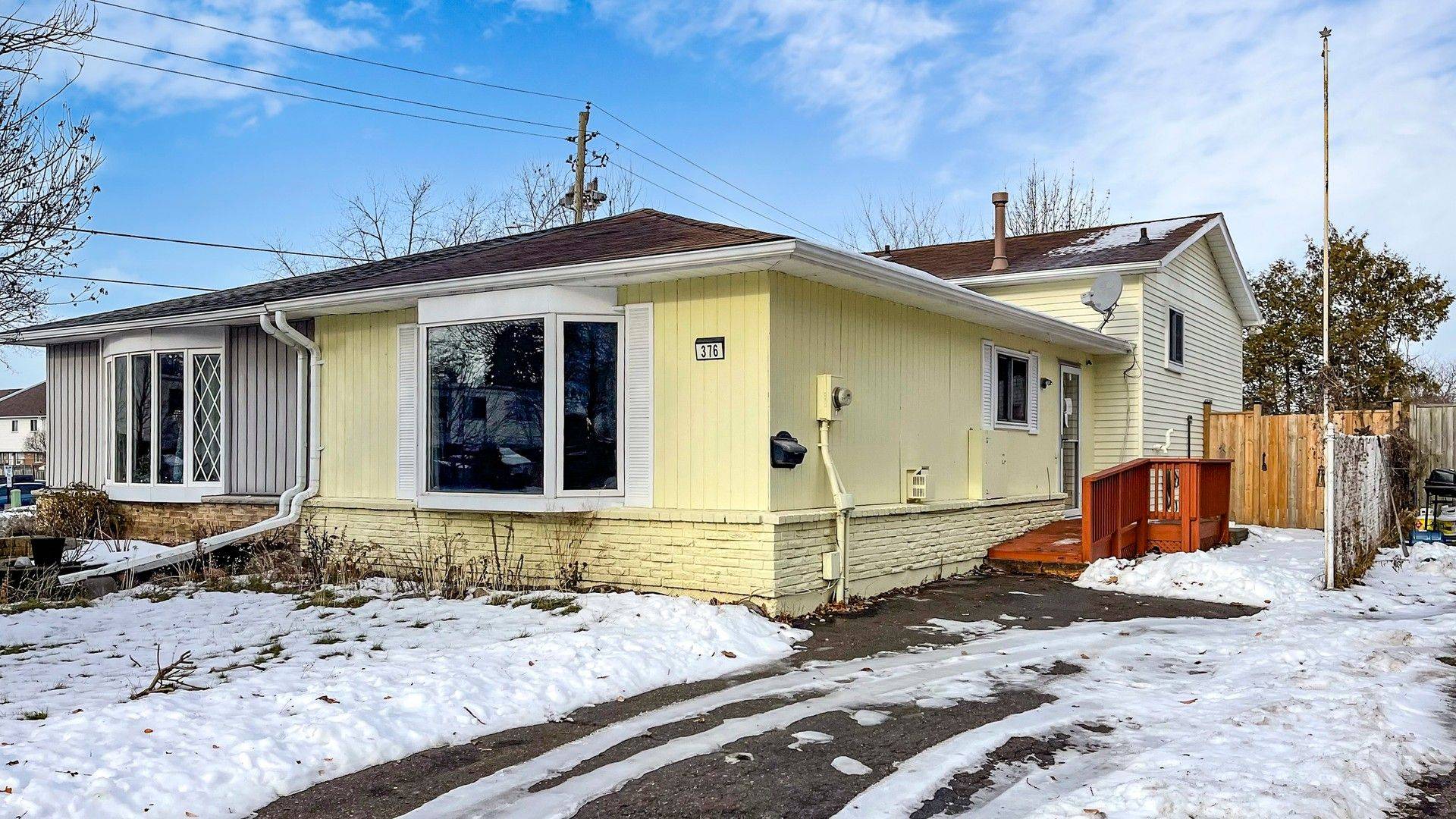 Oshawa, ON L1J 6X7,376 Calvert CT