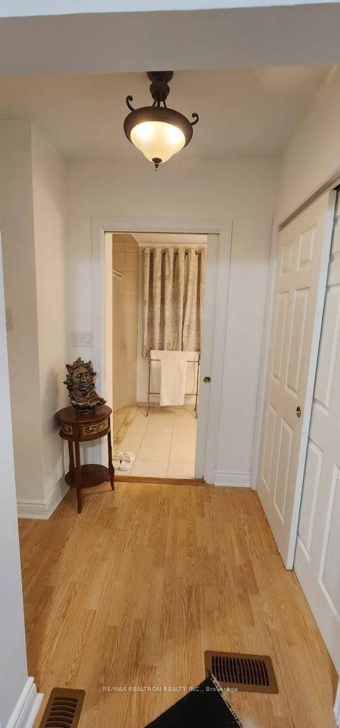 Toronto E03, ON M4C 4K6,356 Cedarvale AVE