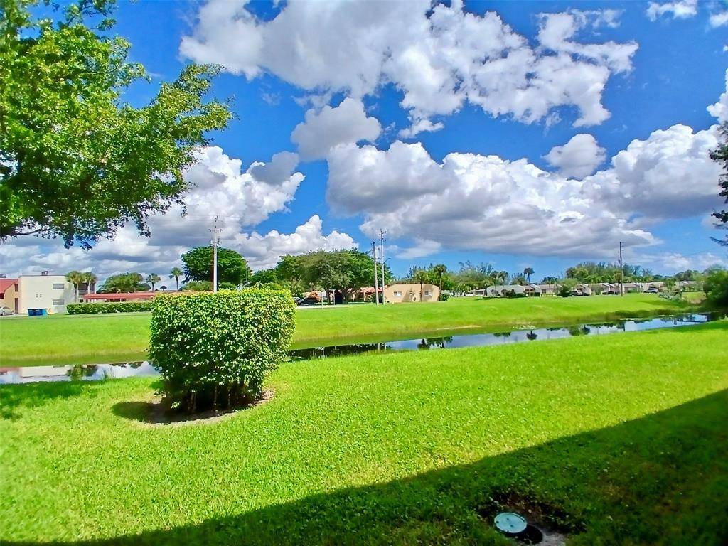 West Palm Beach, FL 33411,100 Lake Meryl Dr #105