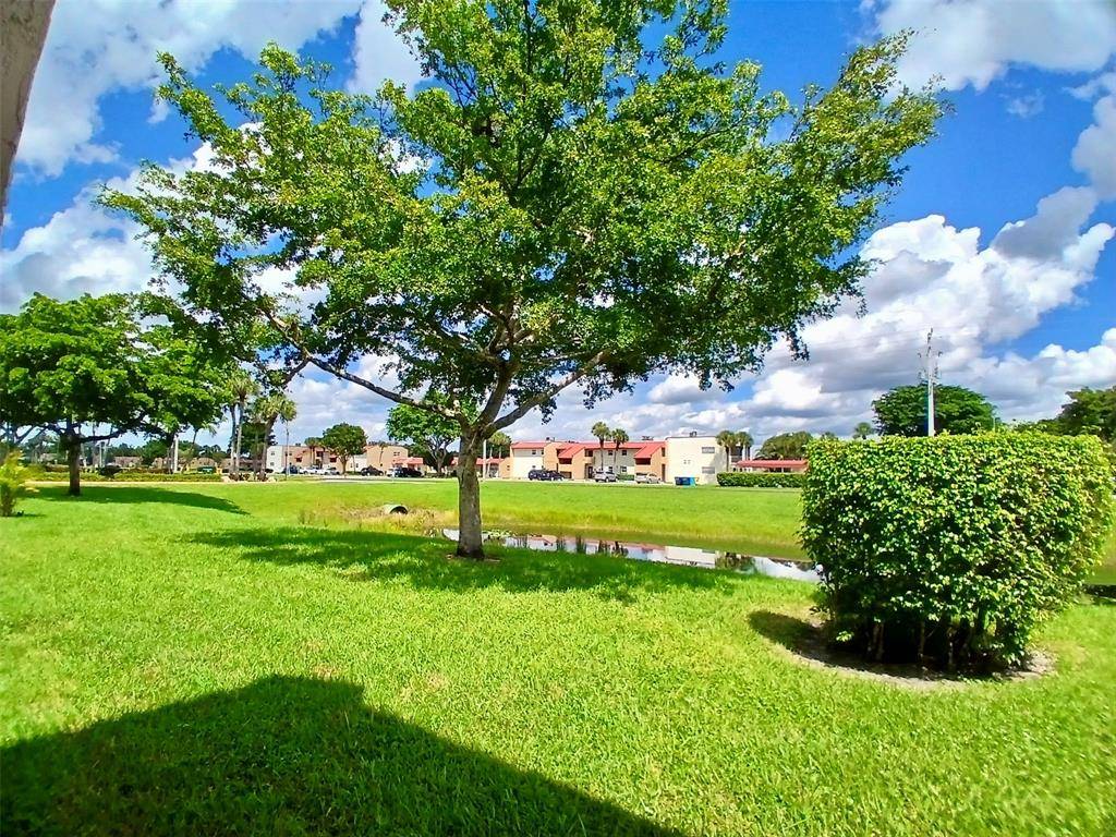 West Palm Beach, FL 33411,100 Lake Meryl Dr #105