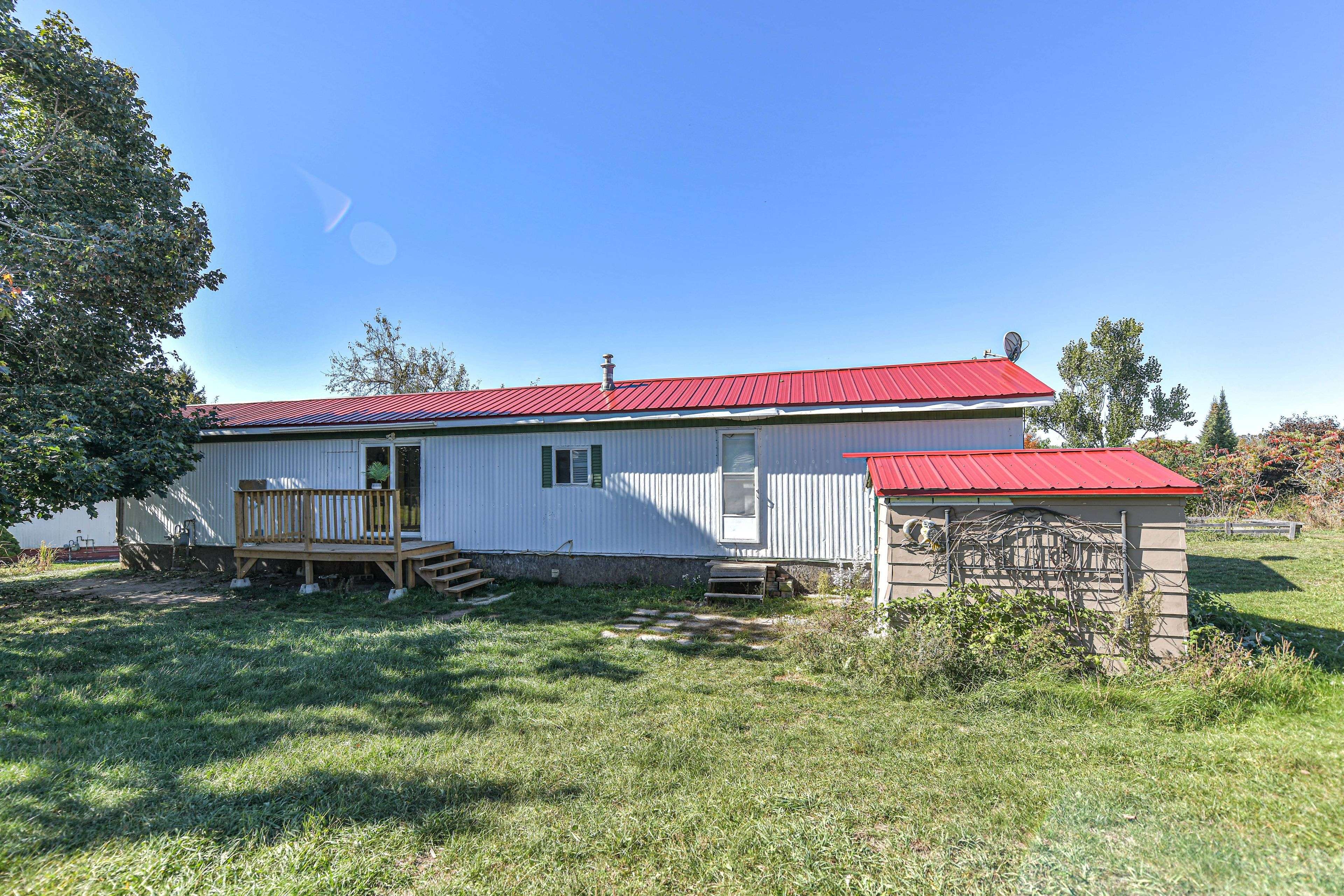 Oro-medonte, ON L3V 0P9,19 Claremont CRES