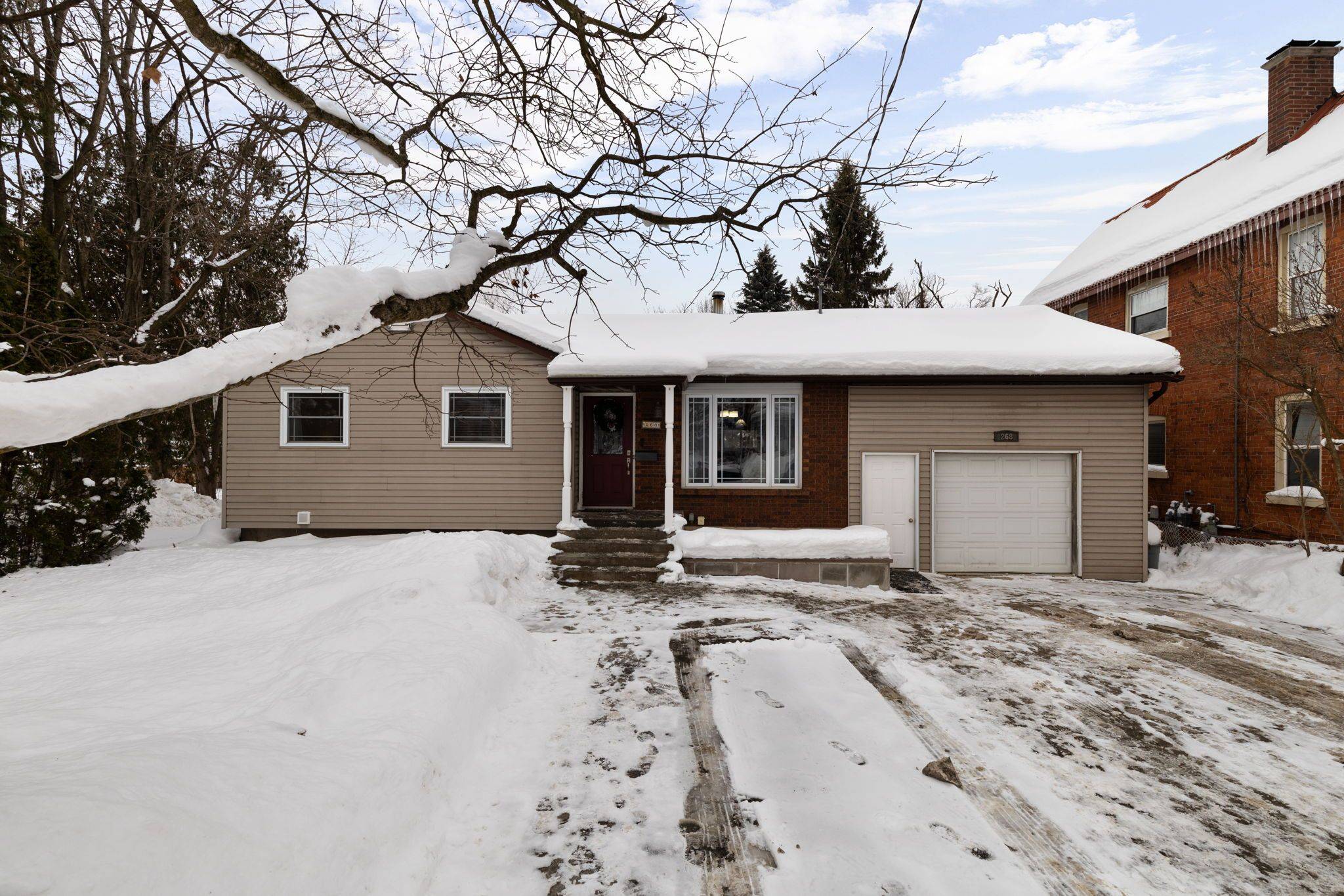 Orillia, ON L3V 3B8,268 MISSISSAGA ST W