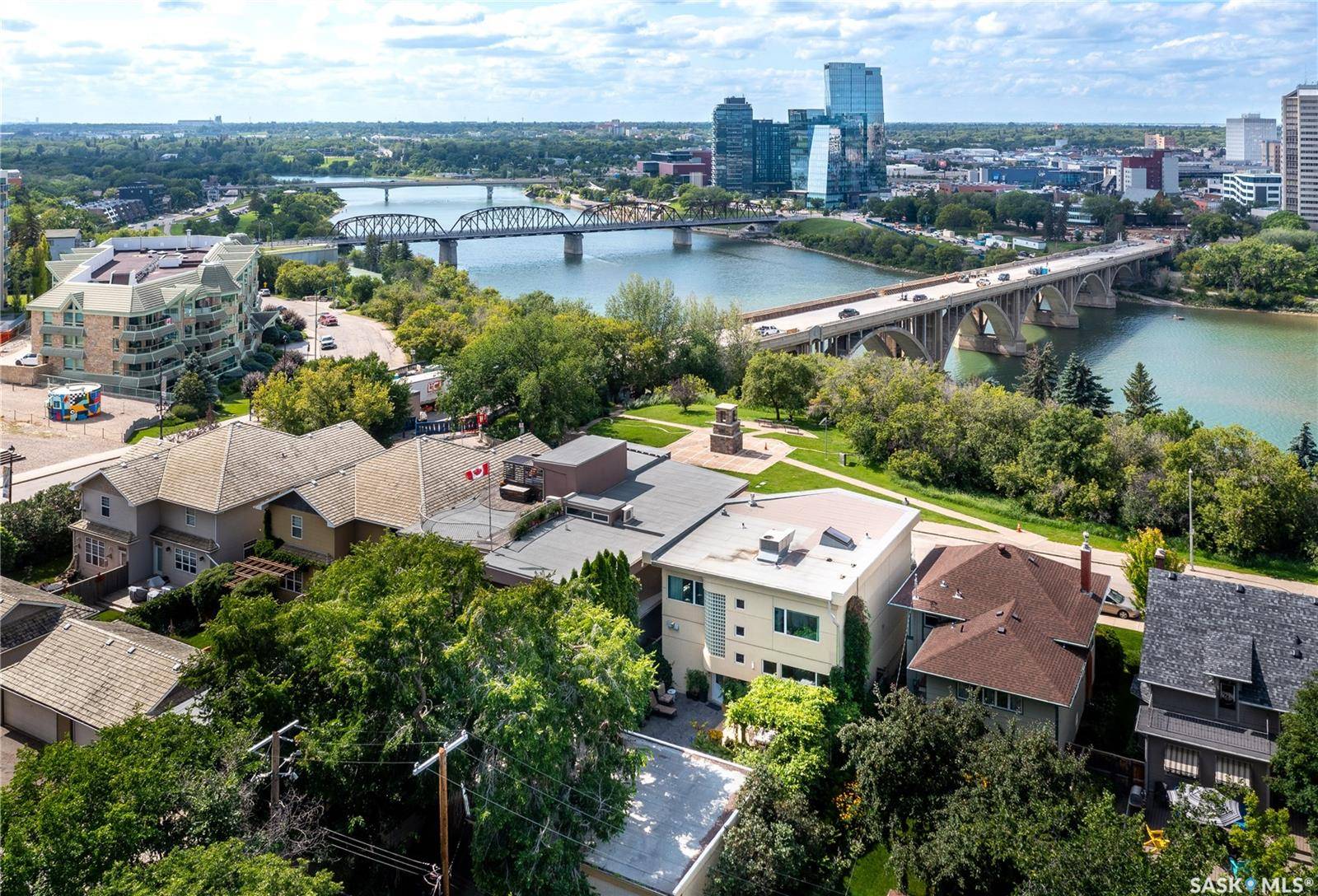 Saskatoon, SK S7N 0K9,616 Saskatchewan CRESCENT E