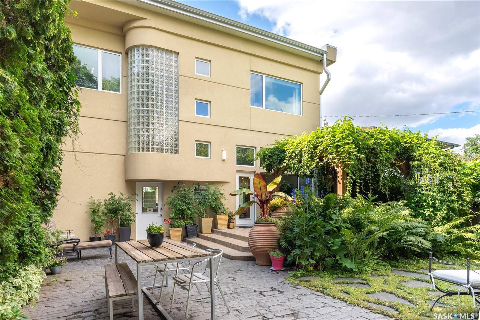 Saskatoon, SK S7N 0K9,616 Saskatchewan CRESCENT E