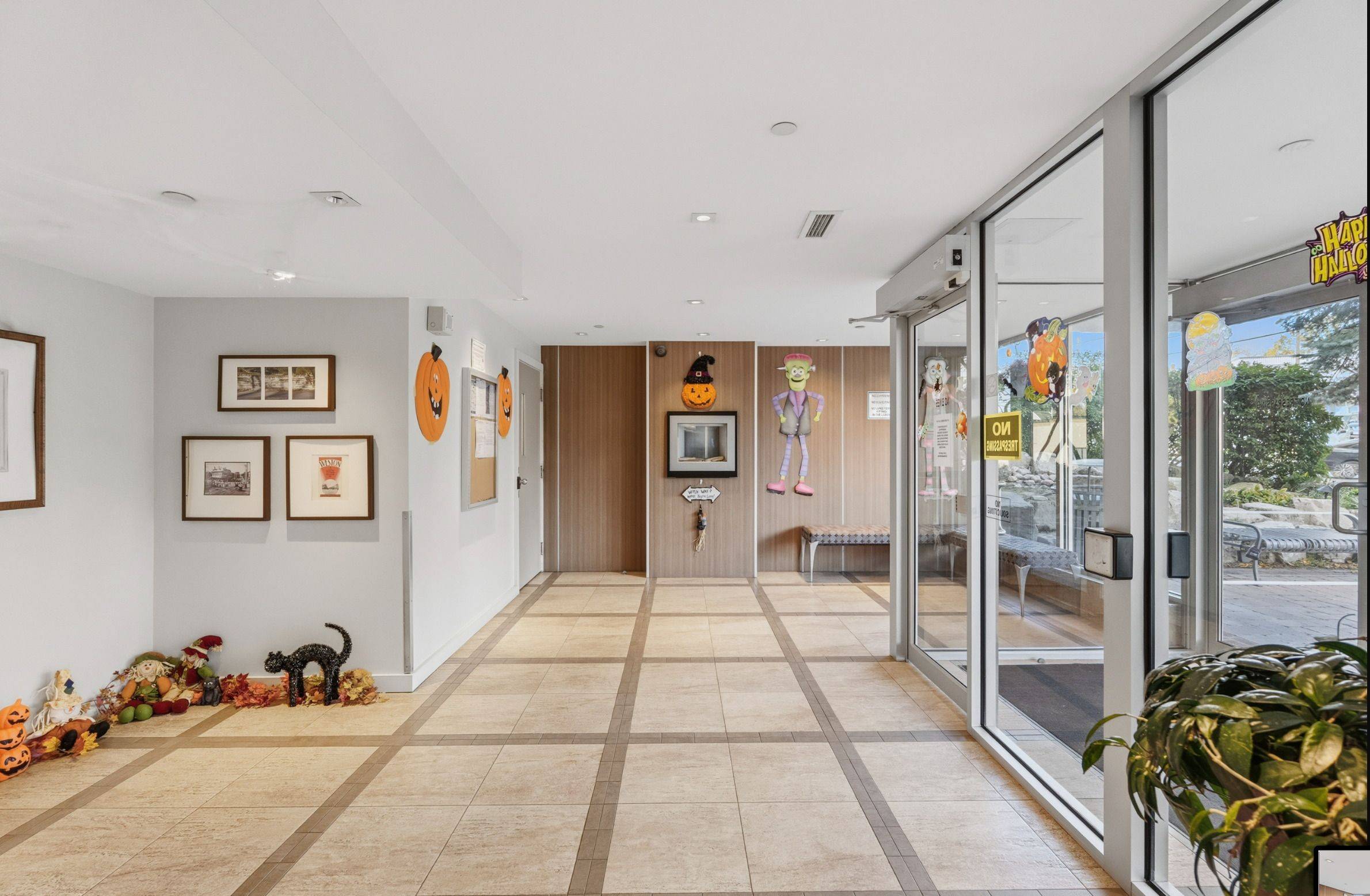 Toronto W04, ON M9N 3R9,2130 Weston RD #405