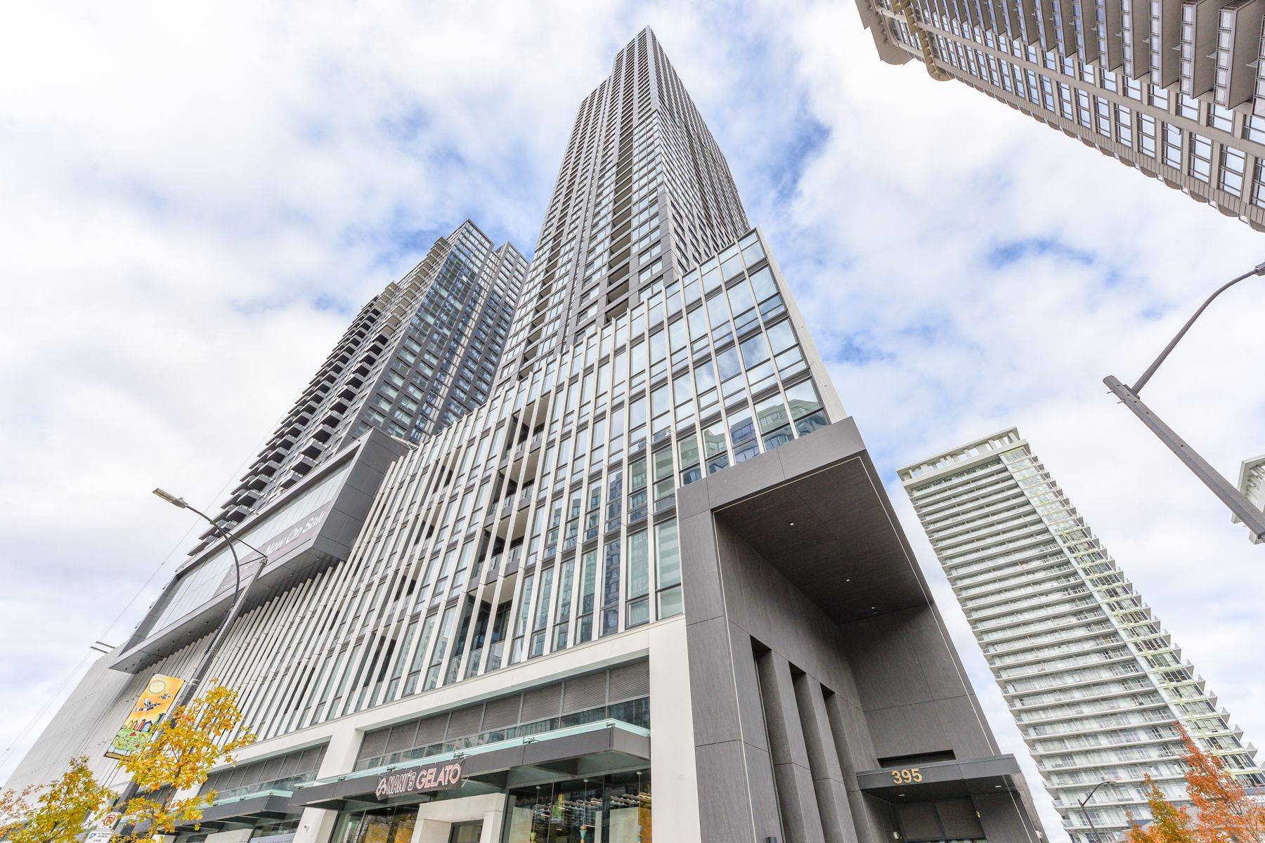 Mississauga, ON L5B 0P6,395 Square One DR E #3909