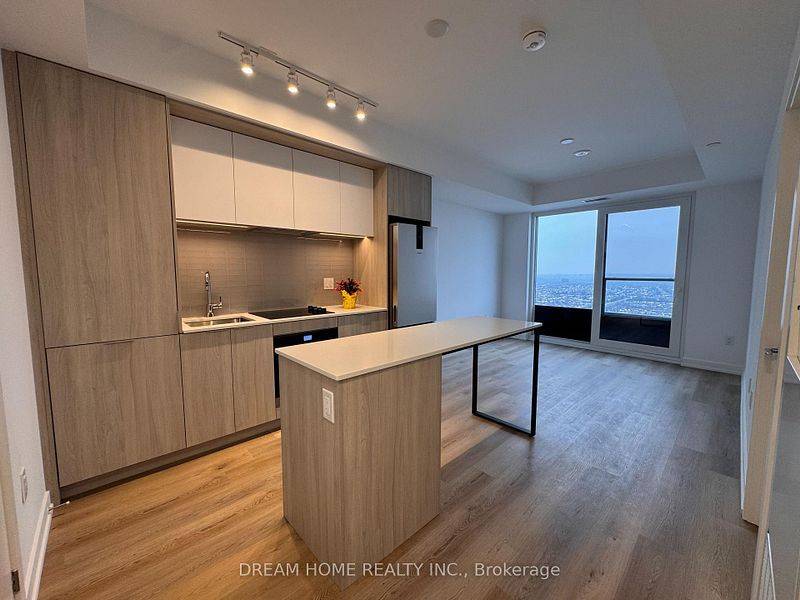 Mississauga, ON L5B 0P6,395 Square One DR E #3909