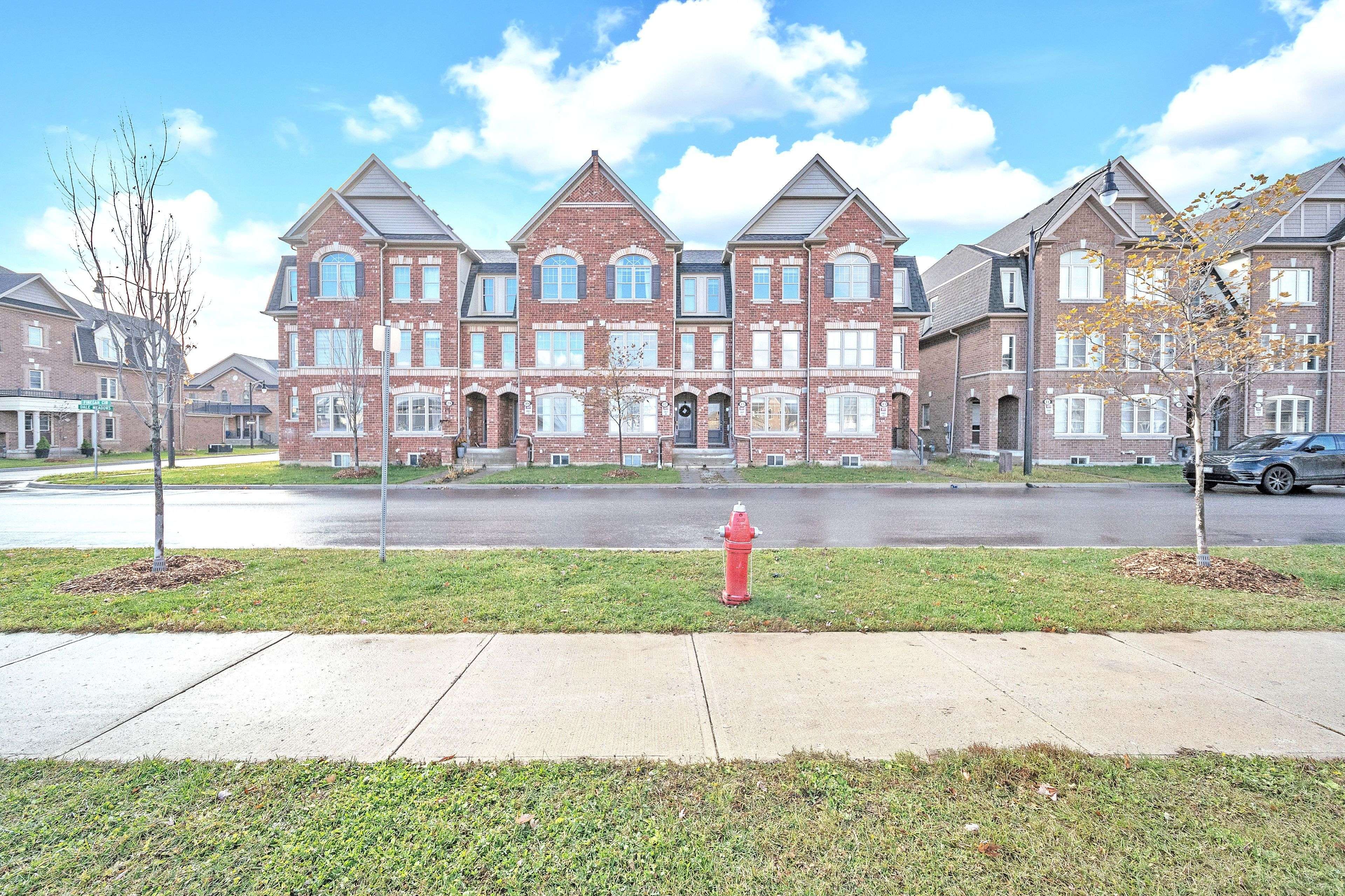 Brampton, ON L7A 4Z7,15 Finegan CIR