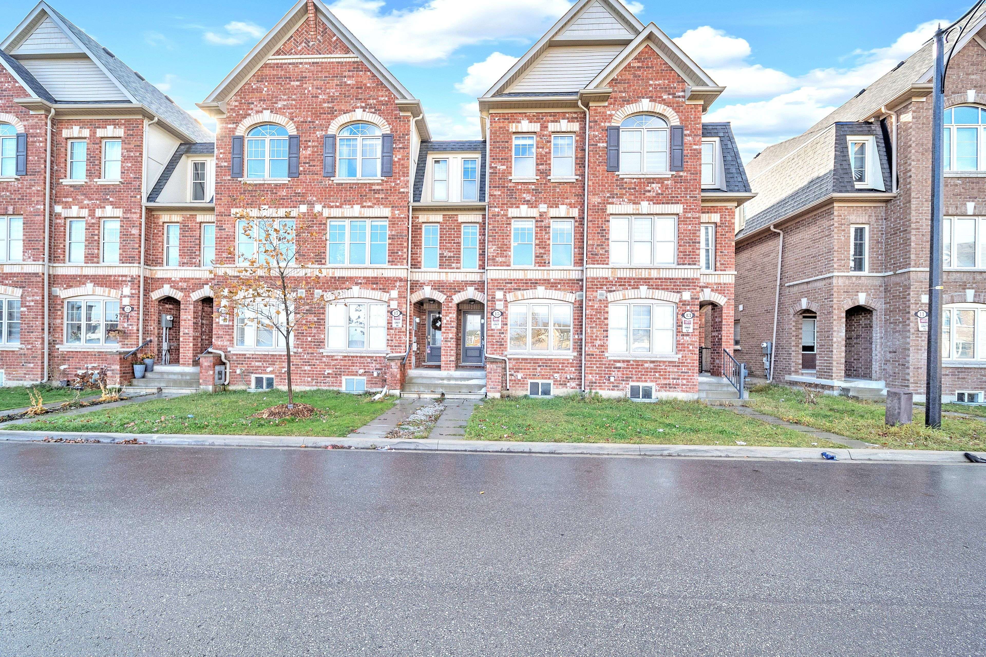 Brampton, ON L7A 4Z7,15 Finegan CIR