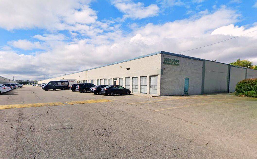 Mississauga, ON L4X 2E2,3081 Universal DR #A