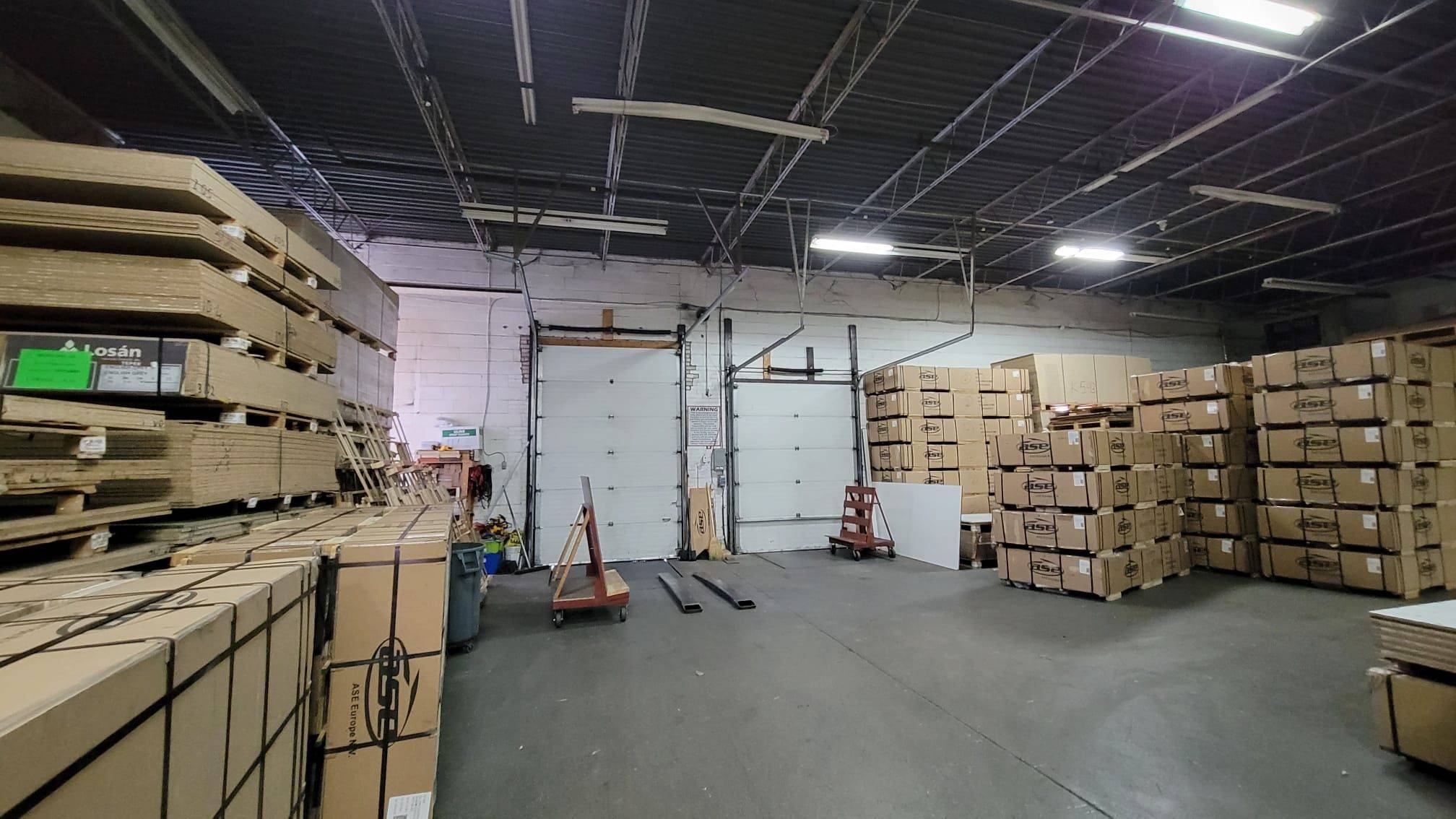 Mississauga, ON L4X 2E2,3081 Universal DR #A