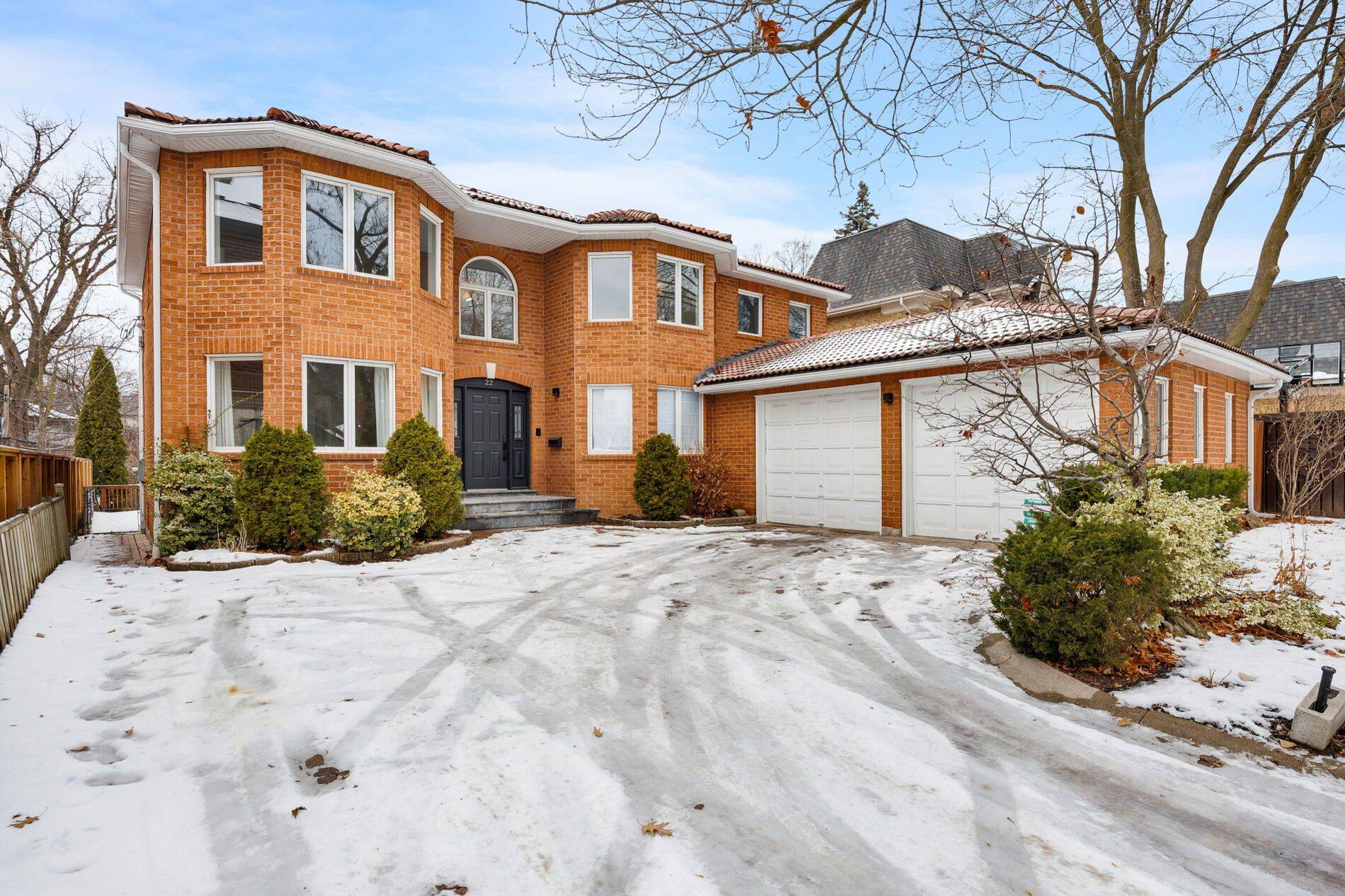 Toronto W08, ON M9A 2X5,22 Finchley RD