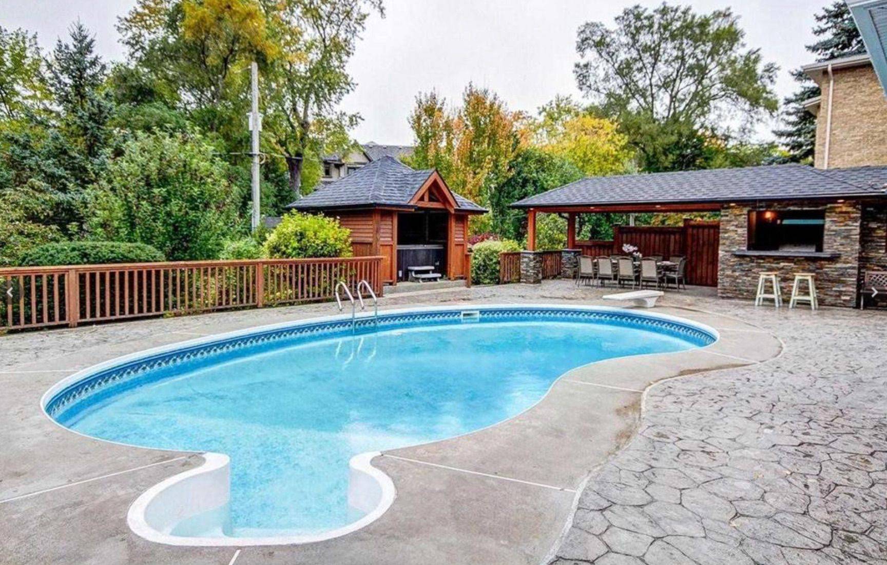 Toronto W08, ON M9A 2X5,22 Finchley RD