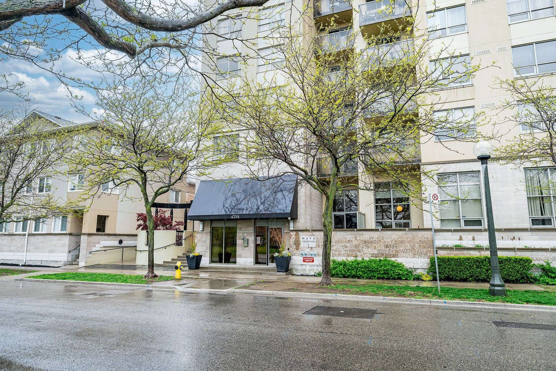 Toronto W06, ON M8V 4G7,4 Elsinore PATH #402