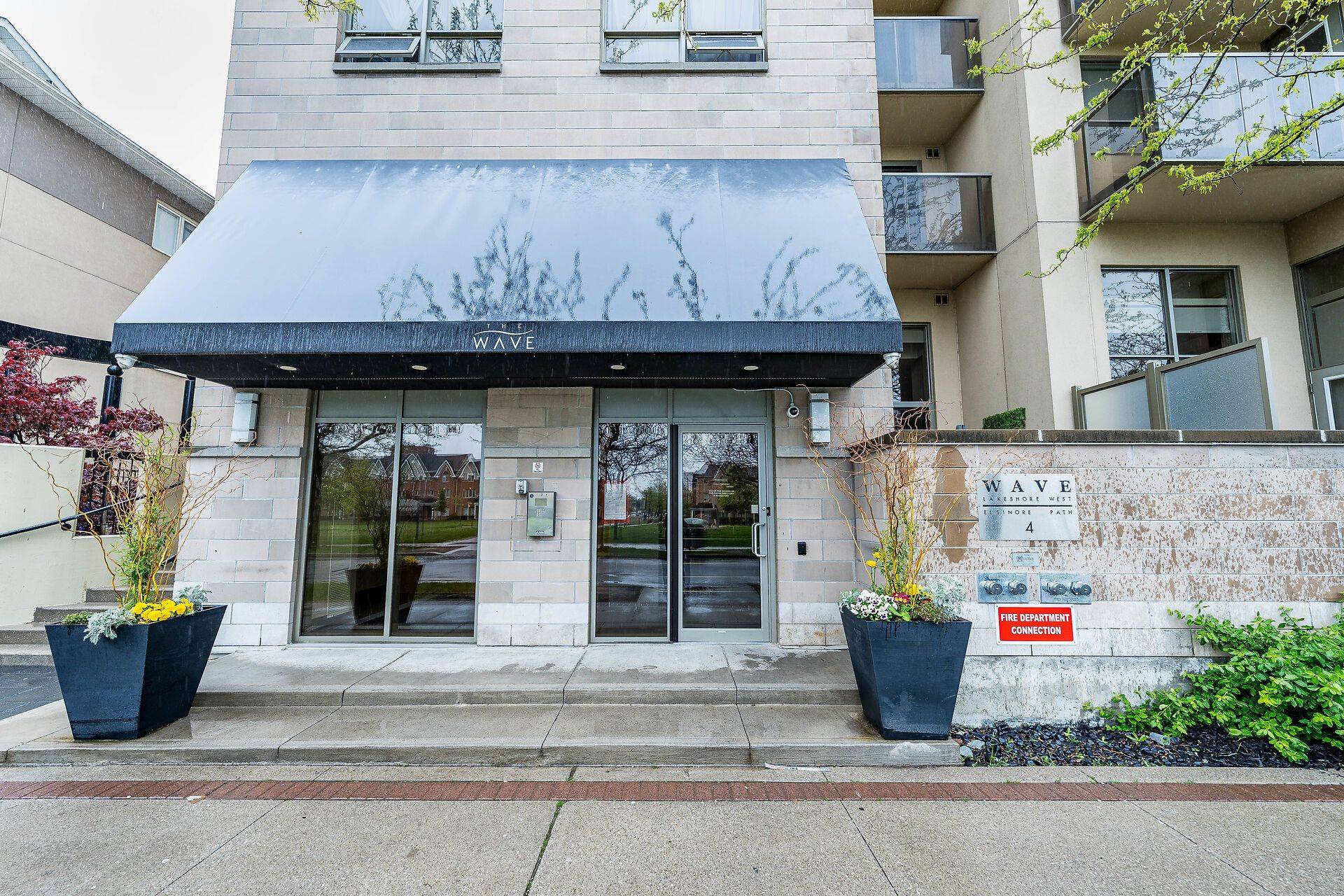 Toronto W06, ON M8V 4G7,4 Elsinore PATH #402