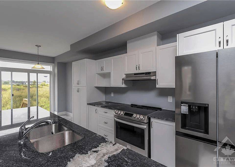 Carleton Place, ON K7C 0L1,75 Antonakos DR