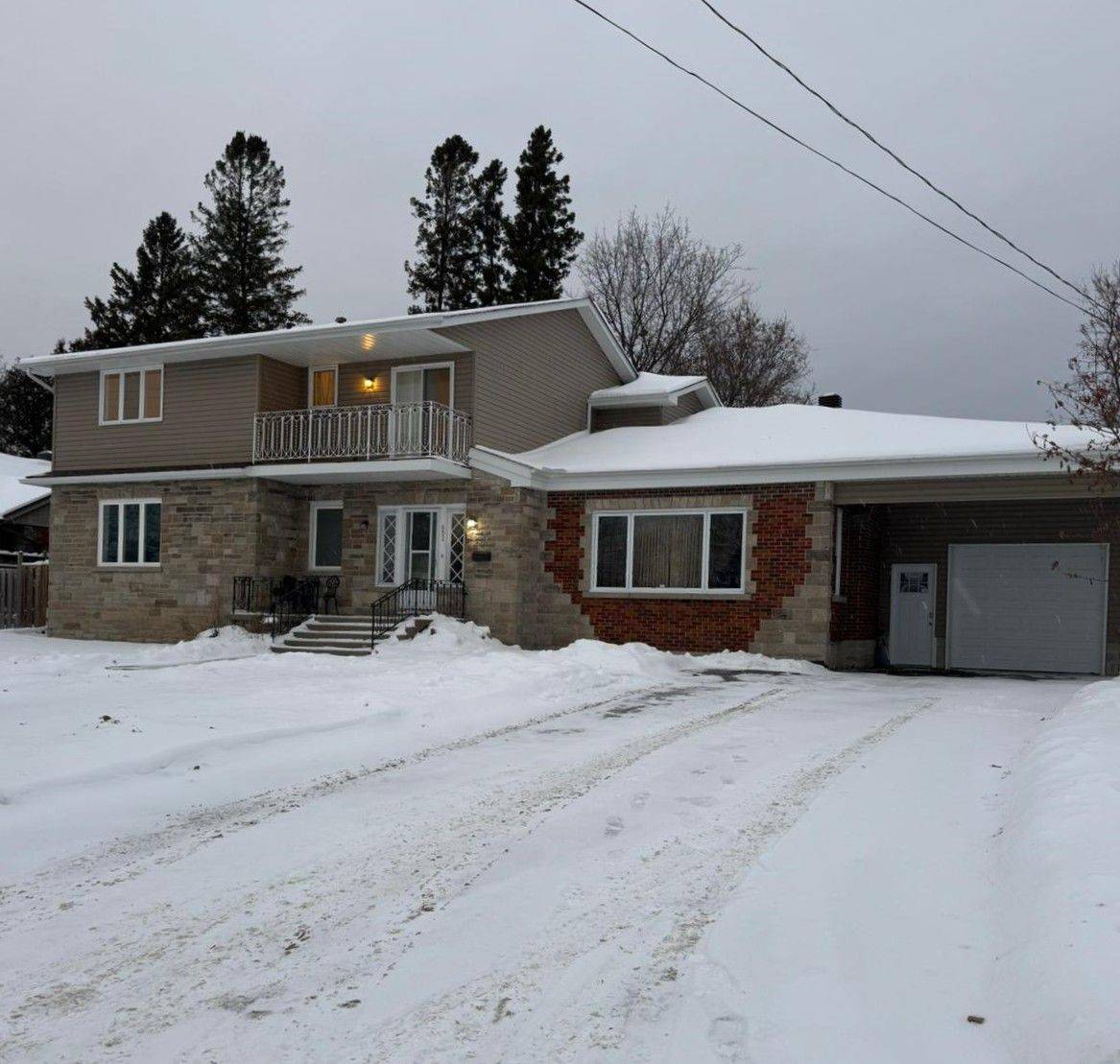 North Bay, ON P1B 5A1,652 Scollard ST