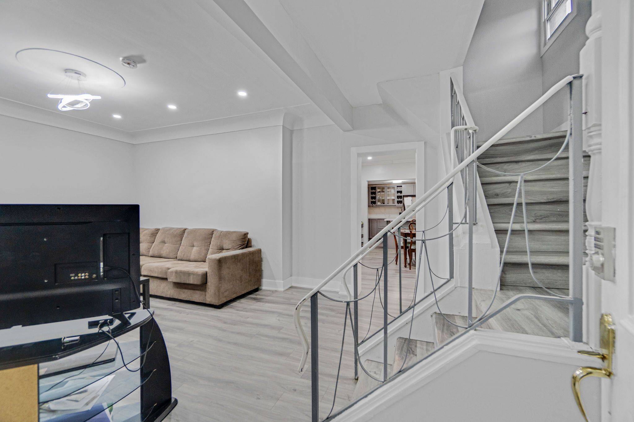 Hamilton, ON L8L 7G9,23 Lyndhurst ST