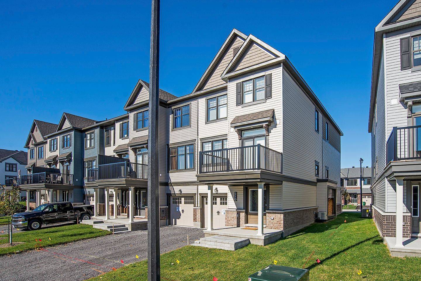 Kanata, ON K2T 0L1,210 Halyard WAY