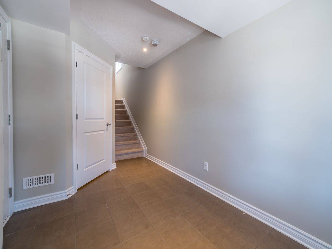 Kanata, ON K2T 0L1,210 Halyard WAY