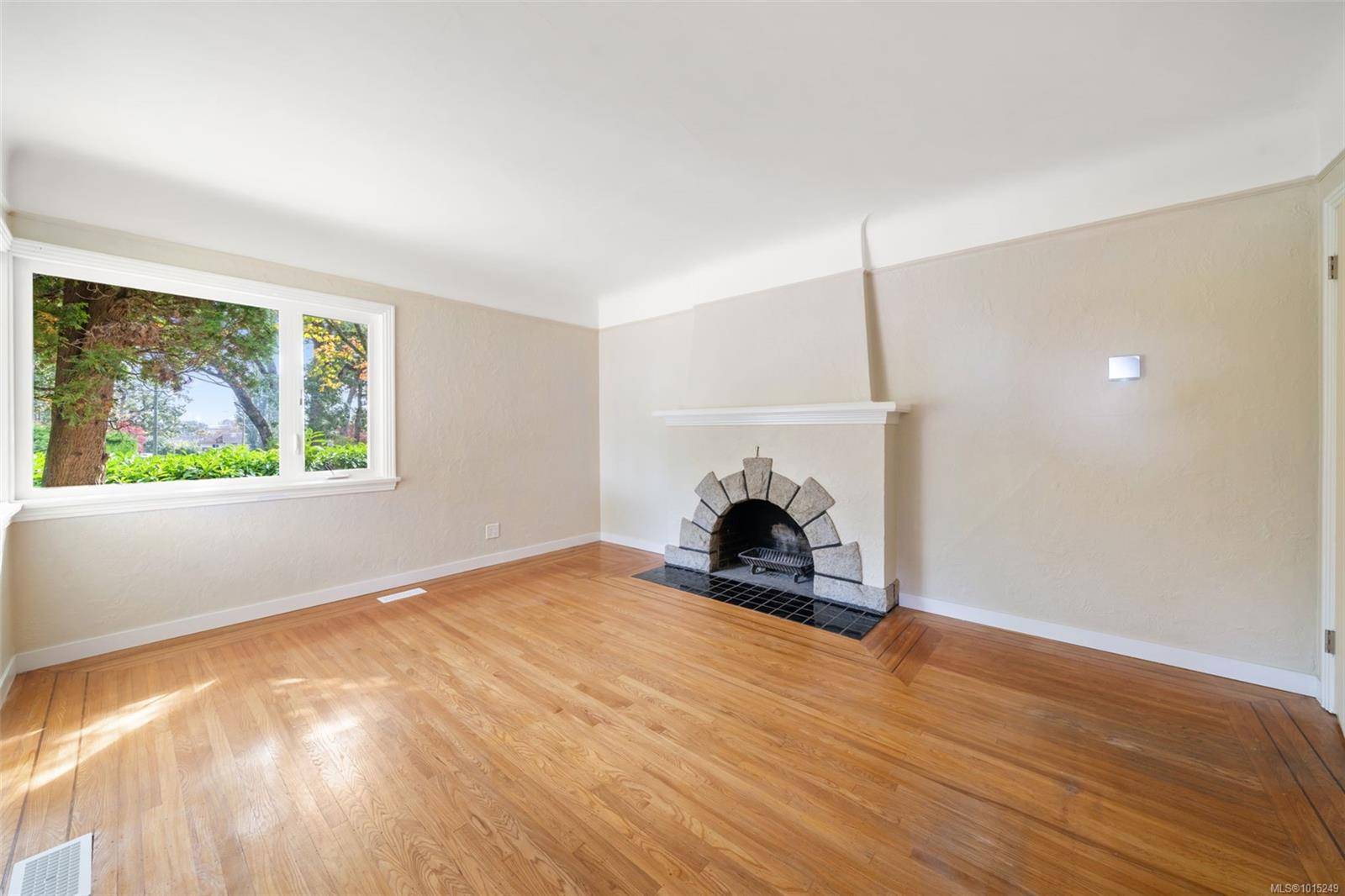 Saanich, BC V8Z 1N4,1075 Burnside Rd W