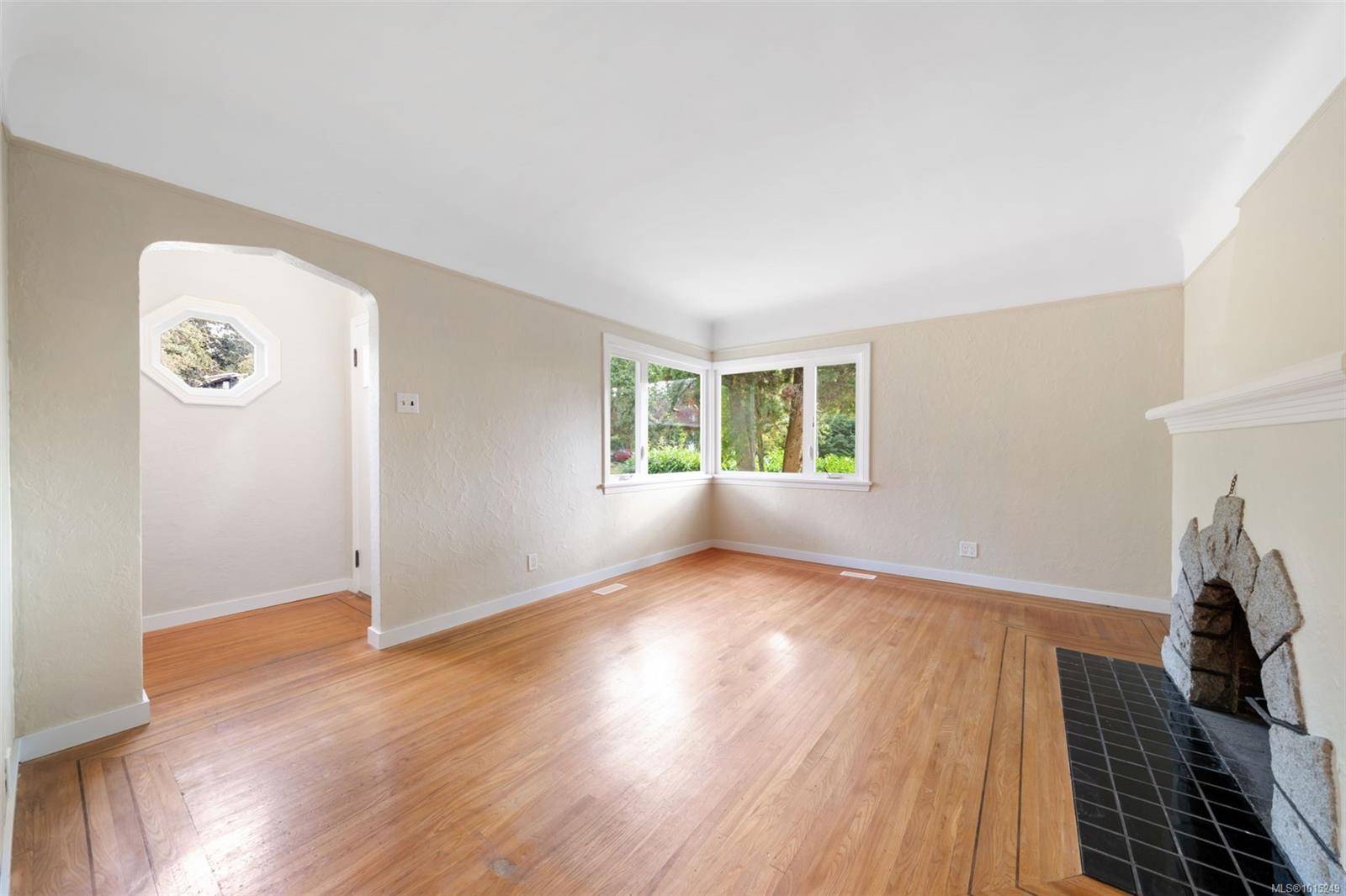 Saanich, BC V8Z 1N4,1075 Burnside Rd W