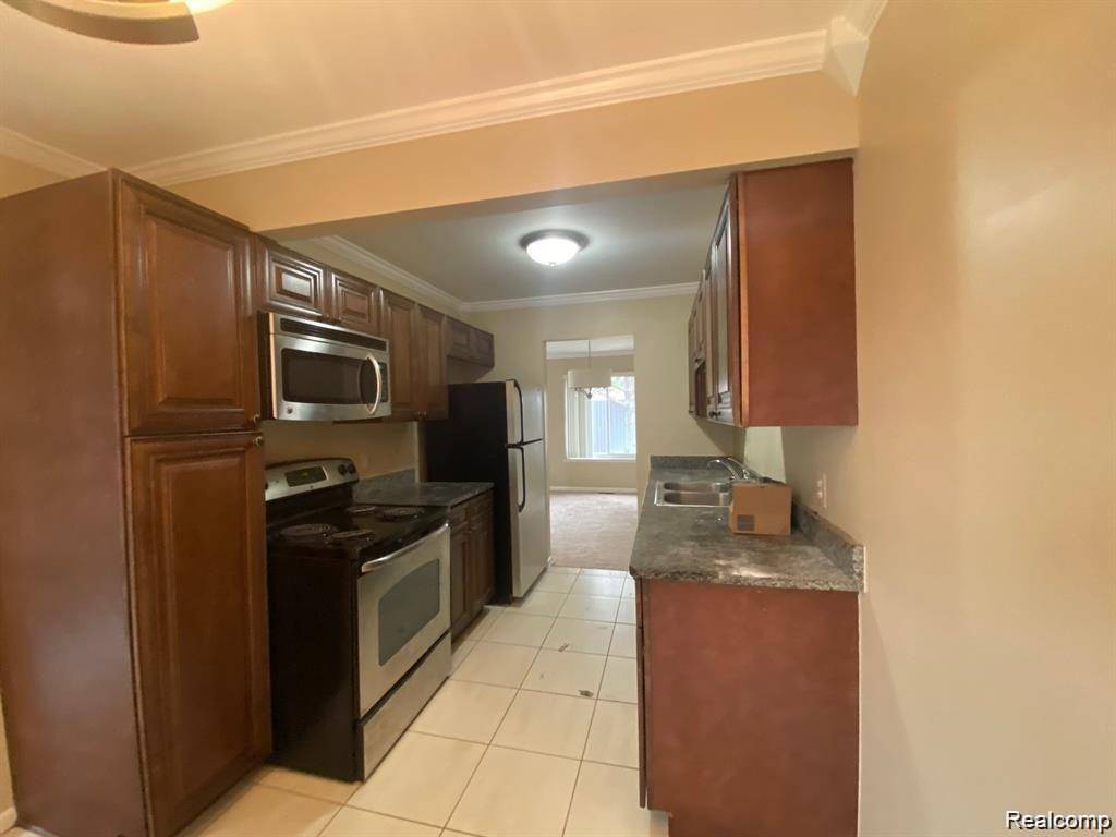 Southfield, MI 48034,28129 FRANKLIN RD #109