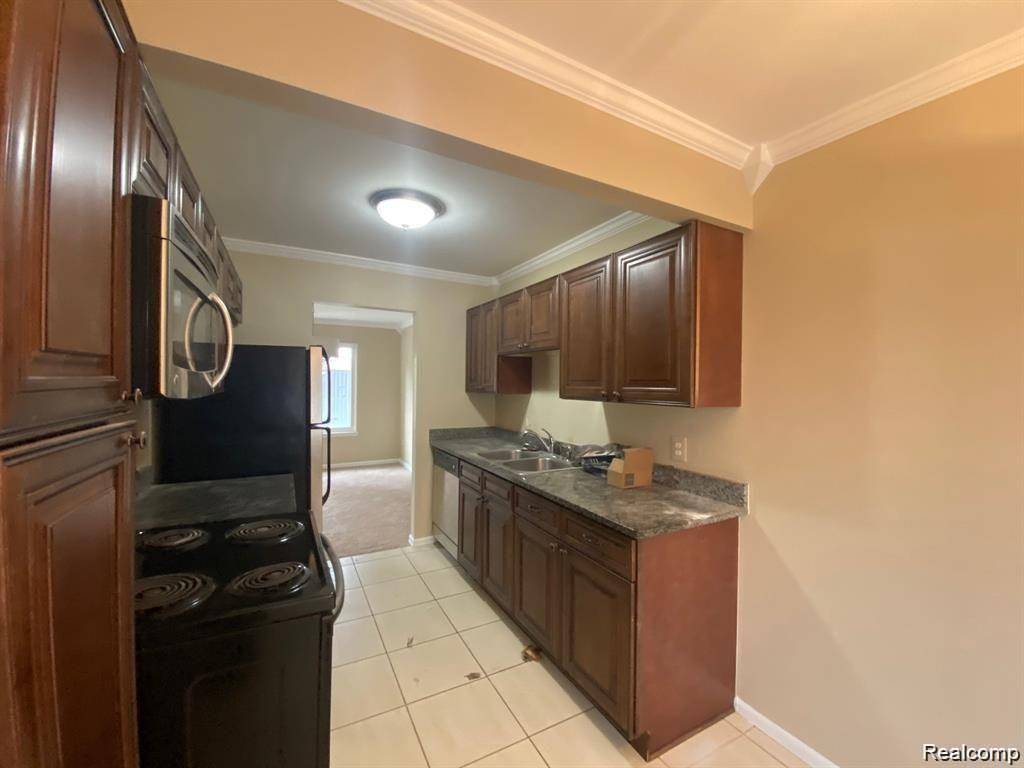 Southfield, MI 48034,28129 FRANKLIN RD #109