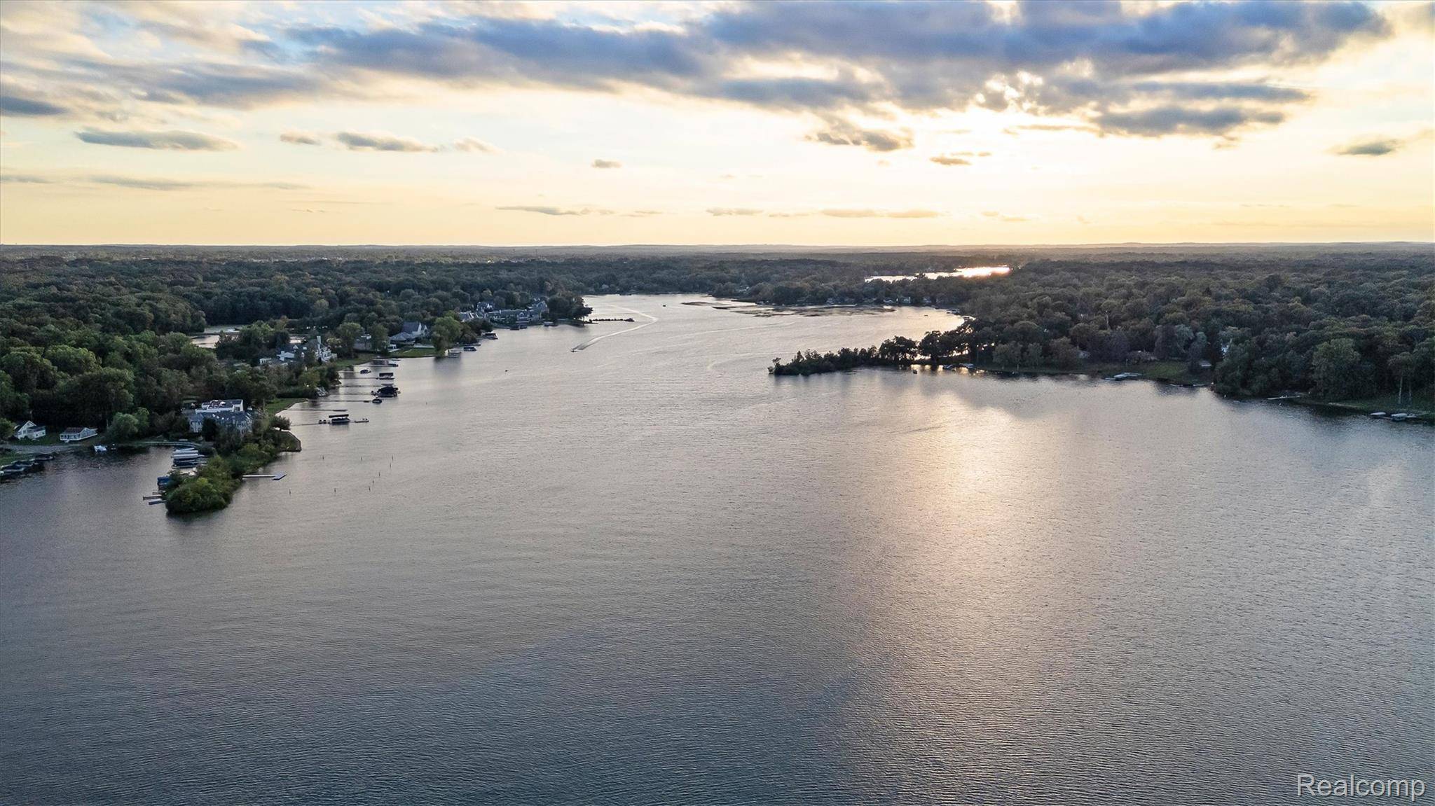 Orchard Lake, MI 48324,5305 Elmgate Bay DR