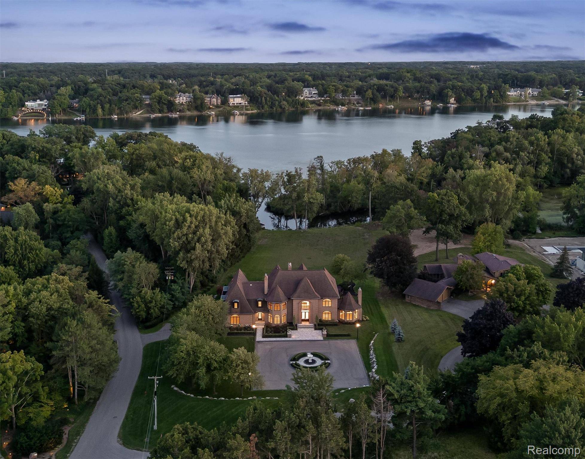 Orchard Lake, MI 48324,5305 Elmgate Bay DR