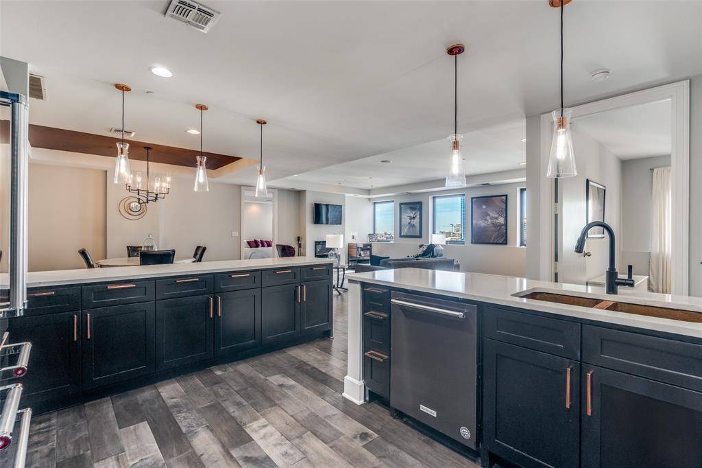 Dallas, TX 75201,1505 Elm Street #1504