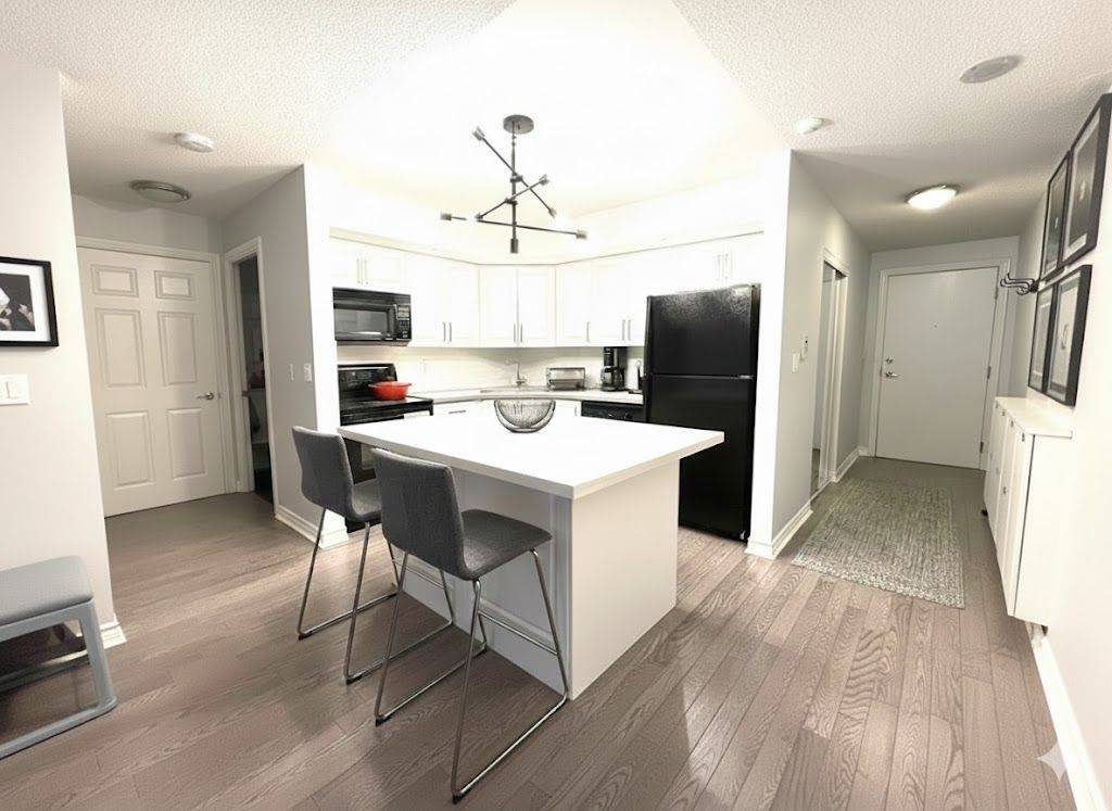 Toronto C01, ON M5V 3P5,270 Wellington ST W #325