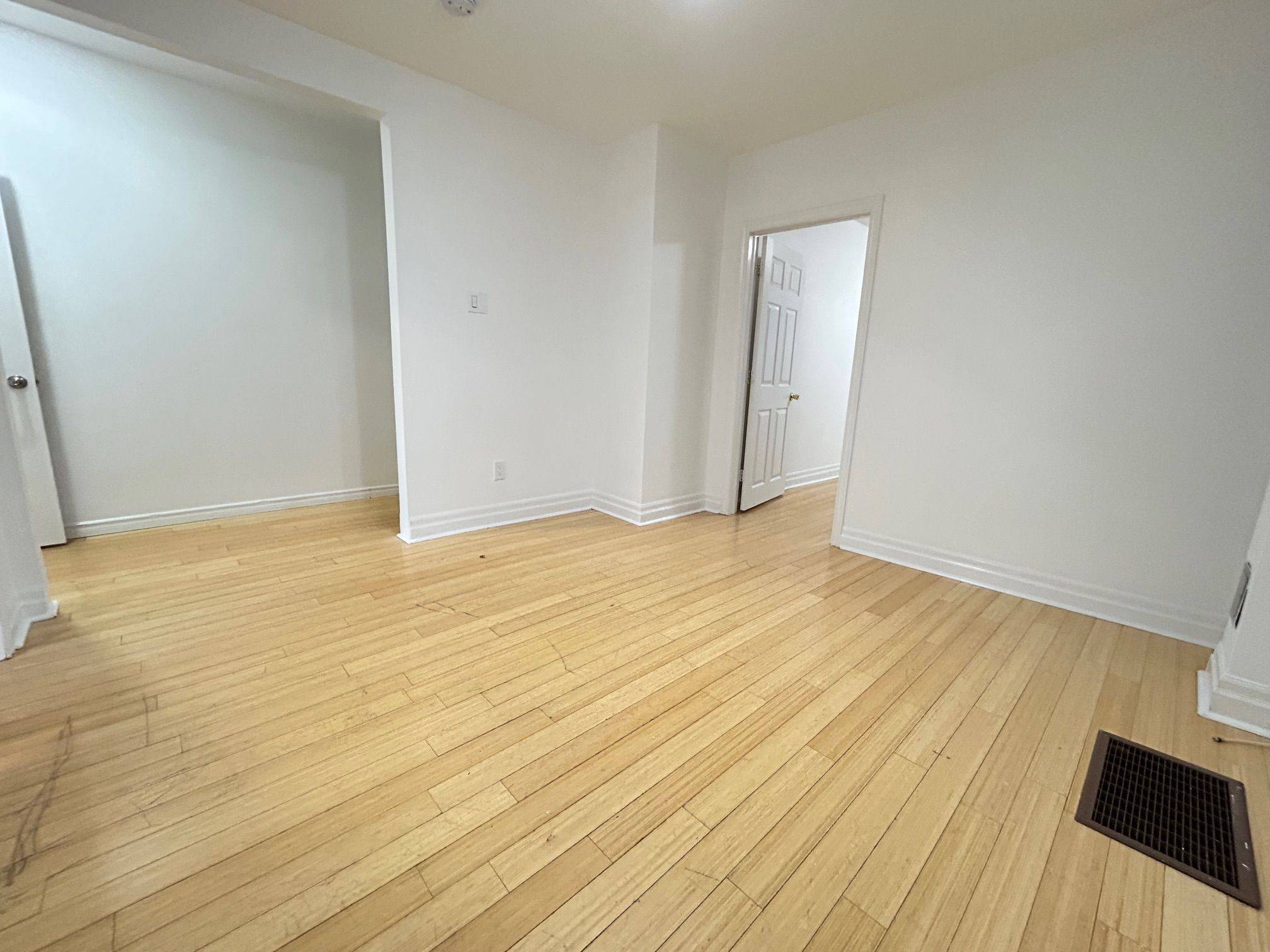 Toronto E01, ON M4L 2R2,218 Greenwood AVE #Main Floor