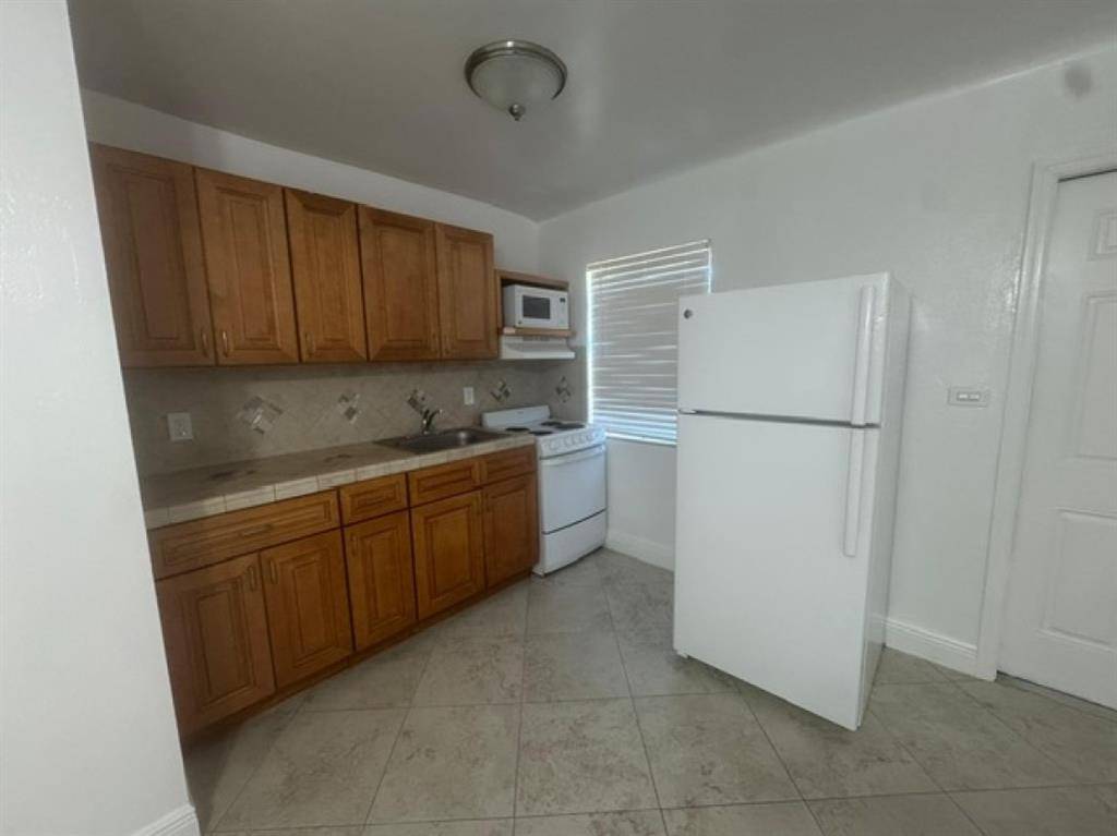 Hollywood, FL 33020,1822 Dixieanna St #10