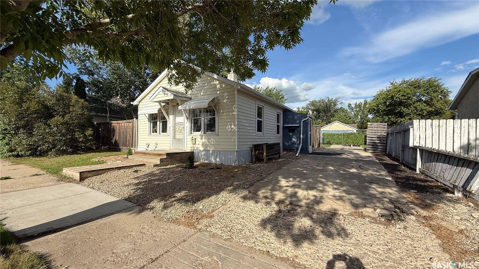 North Battleford, SK S9A 1B1,1832 101st STREET