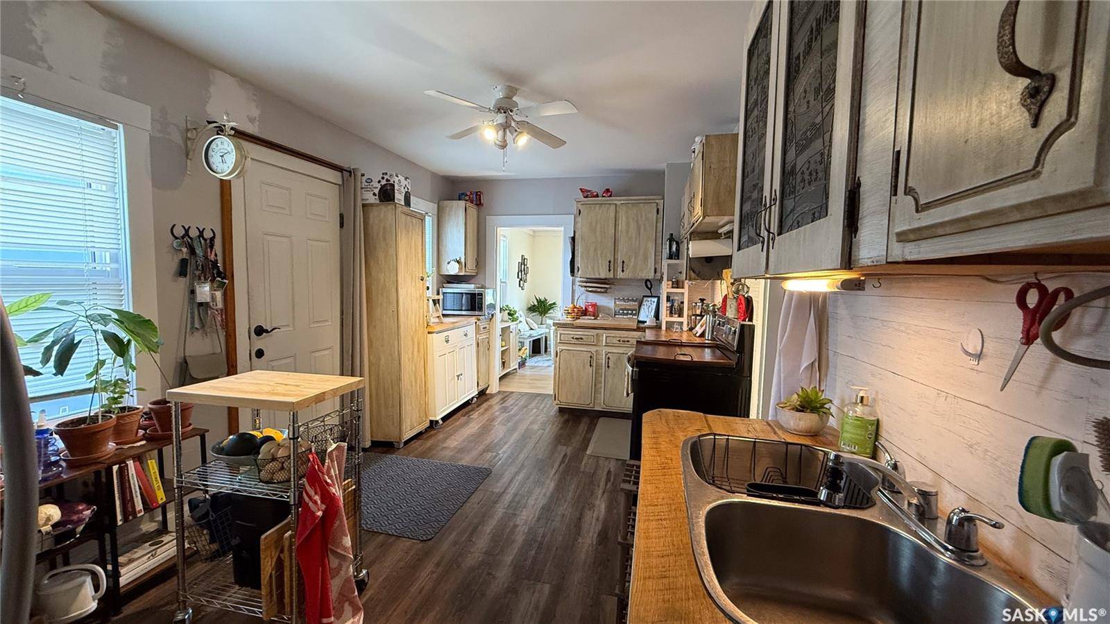 North Battleford, SK S9A 1B1,1832 101st STREET