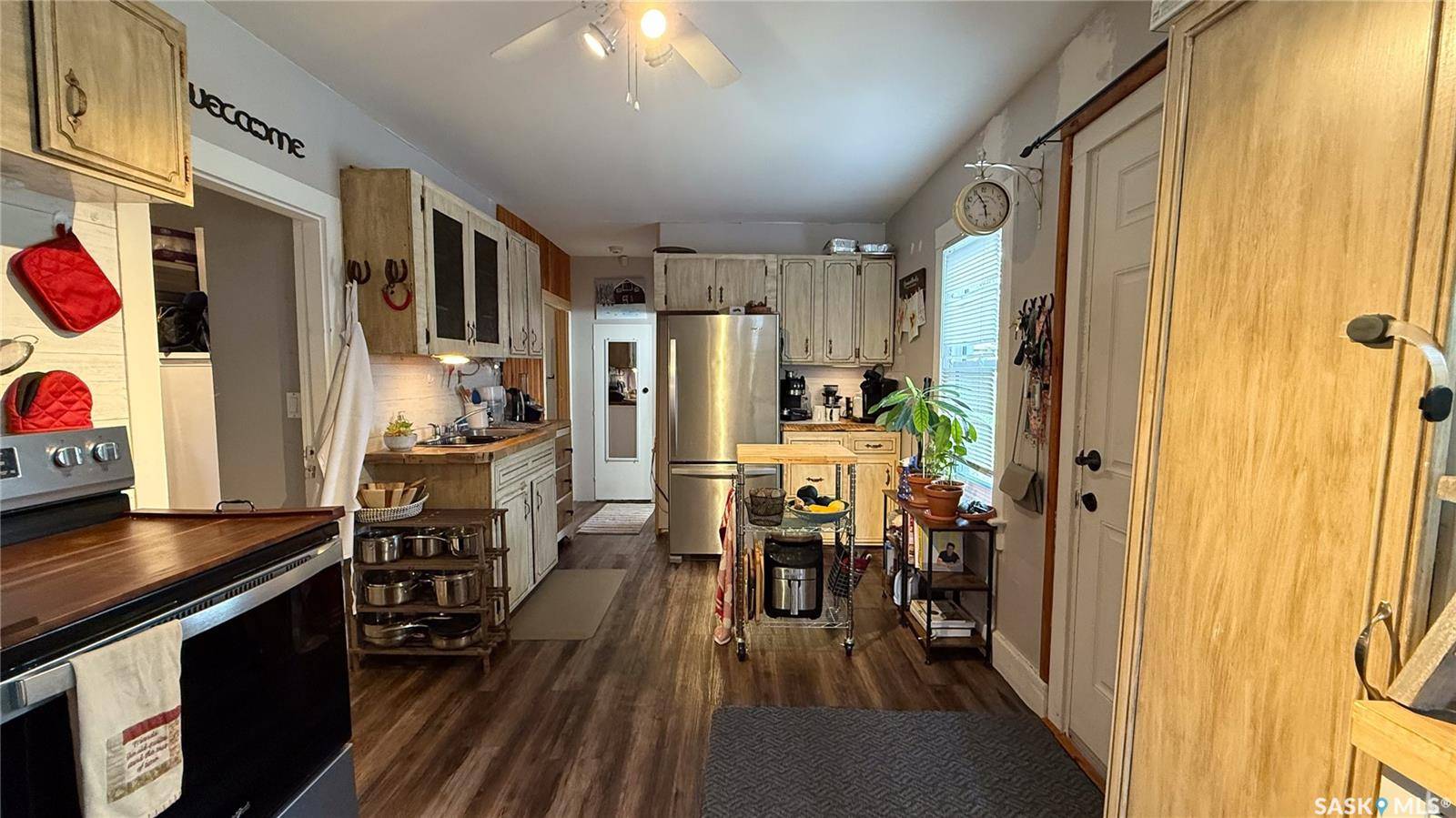 North Battleford, SK S9A 1B1,1832 101st STREET