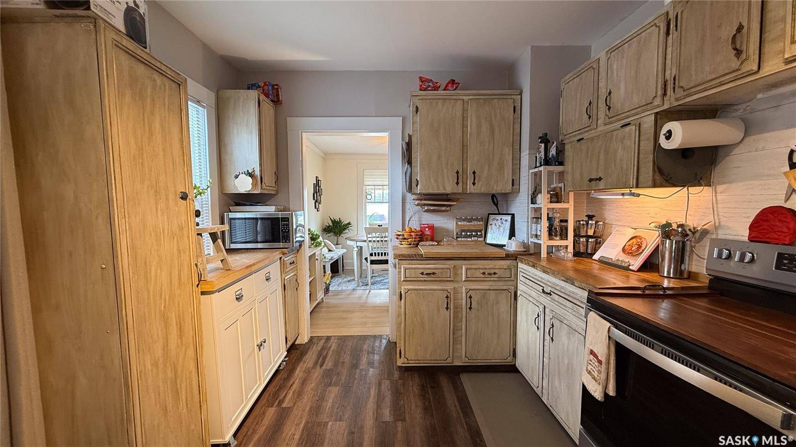 North Battleford, SK S9A 1B1,1832 101st STREET