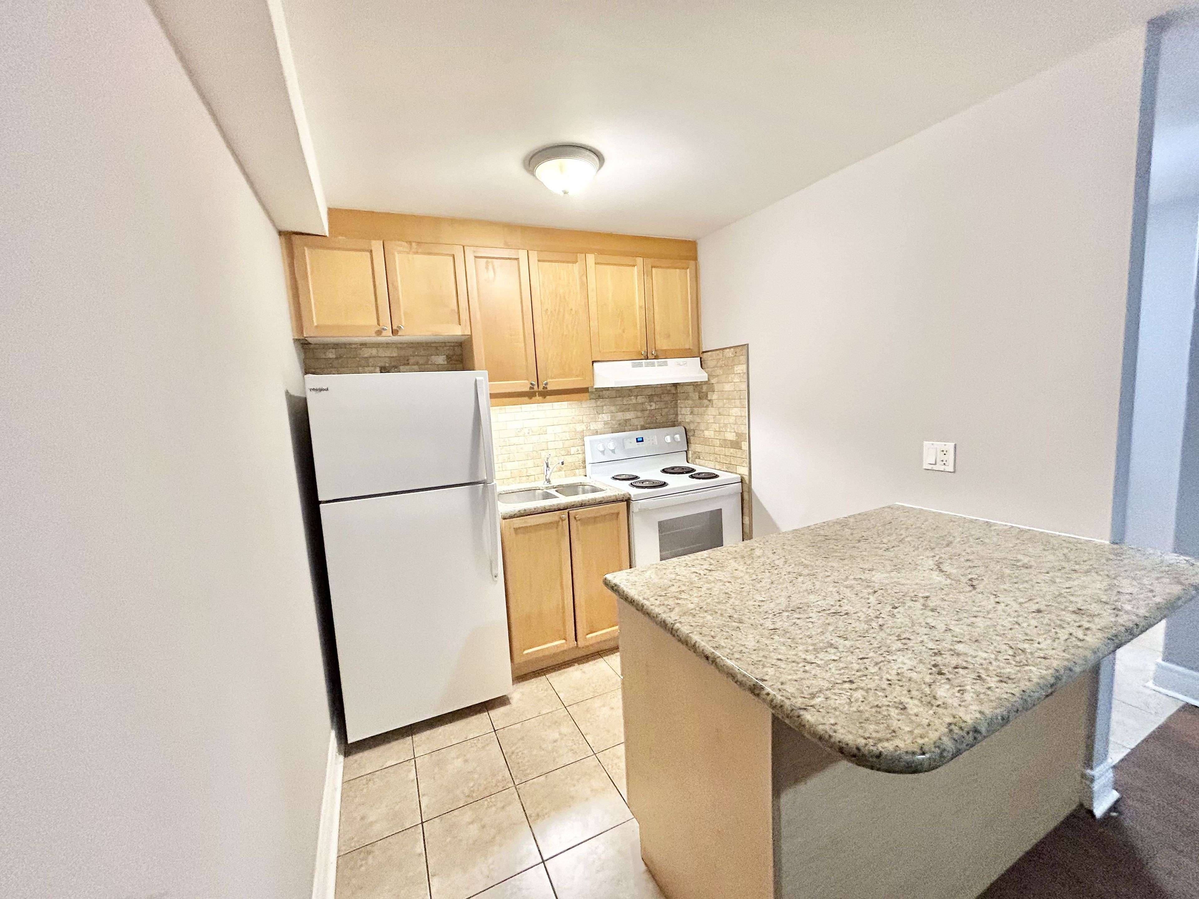 Toronto W06, ON M8V 3P9,90 Twenty Fifth ST #32